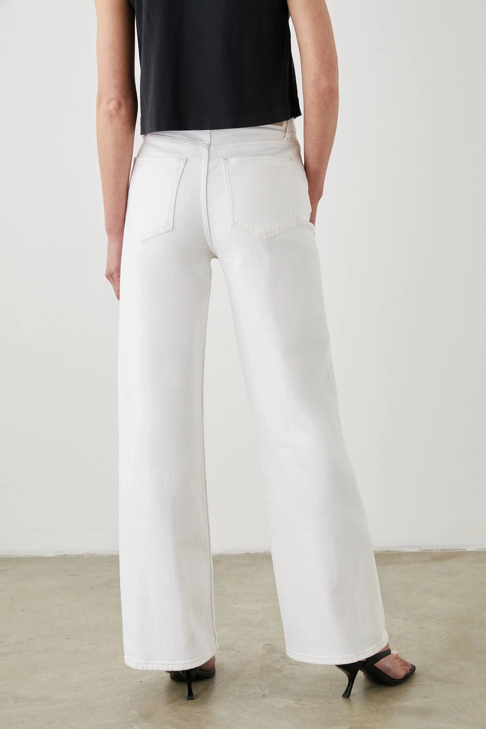 RAILS The Getty in Ecru Smooth Minimalist