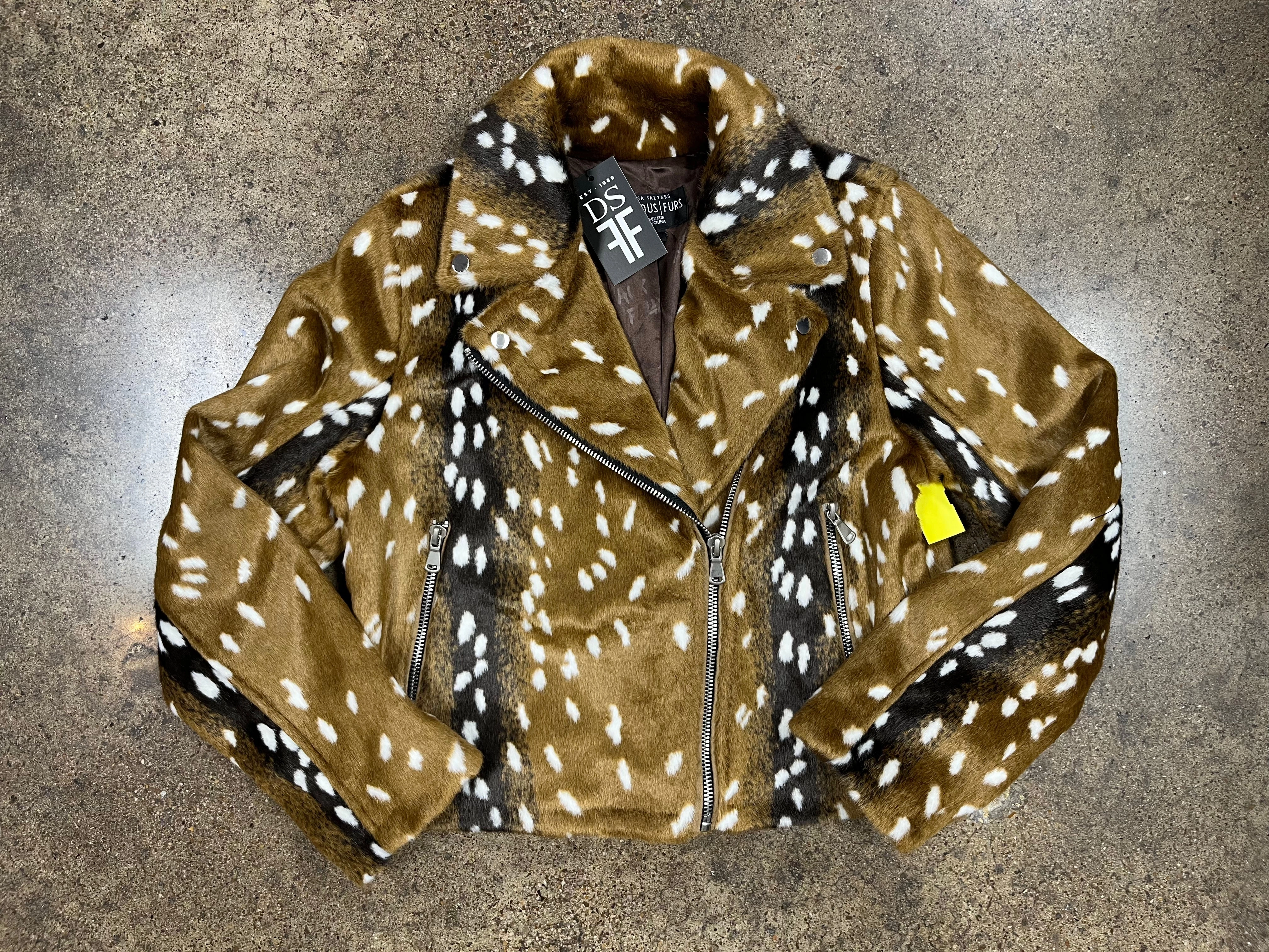 Midweight Layer Jacket Faux Fur & Sherpa By Clothes Mentor In Tan, Size:M