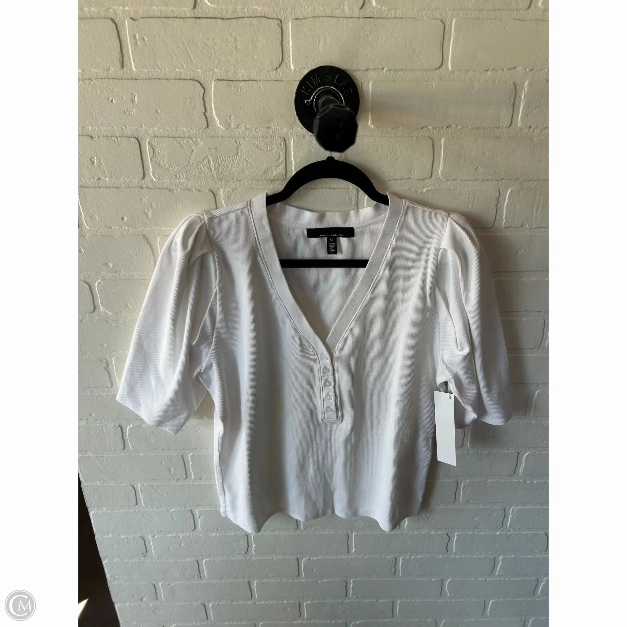 Seam Free Shoulders Party fun Top Short Sleeve By White House Black Market In White, Size: Xl