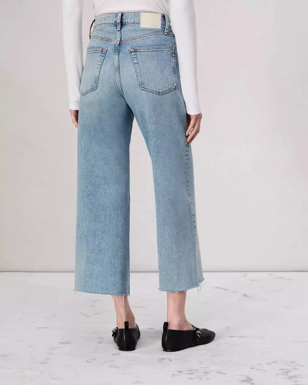 R&B Andi Jeans in Cecilia Stylish Vibrant Essential Look