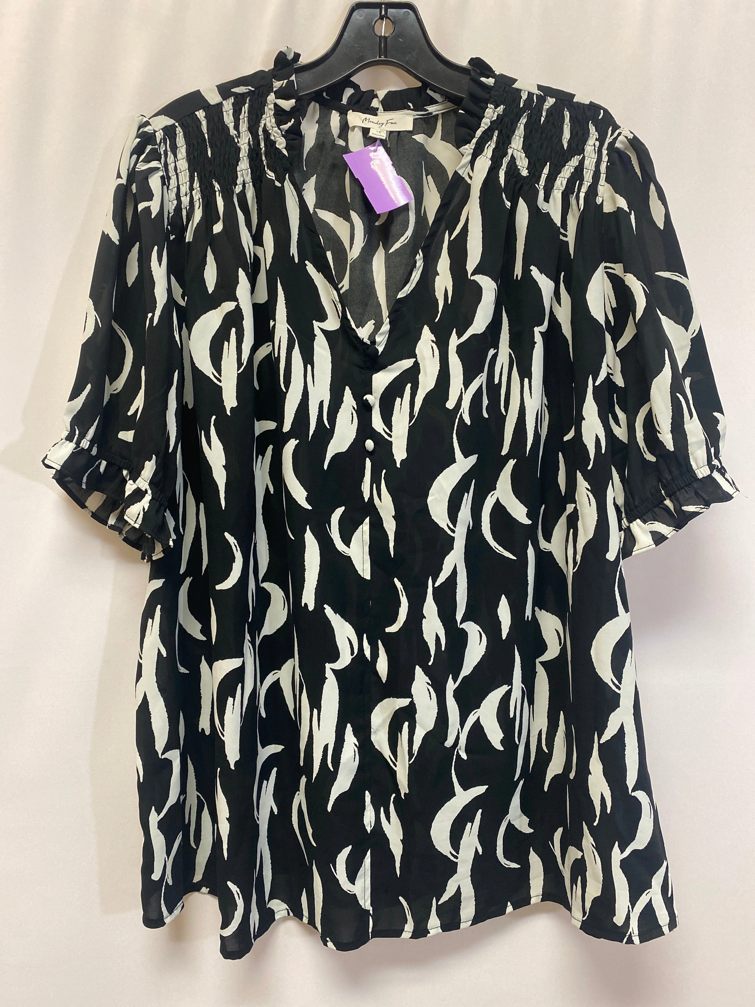 Neutral Color Black Top Short Sleeve Clothes Mentor, Size 1x