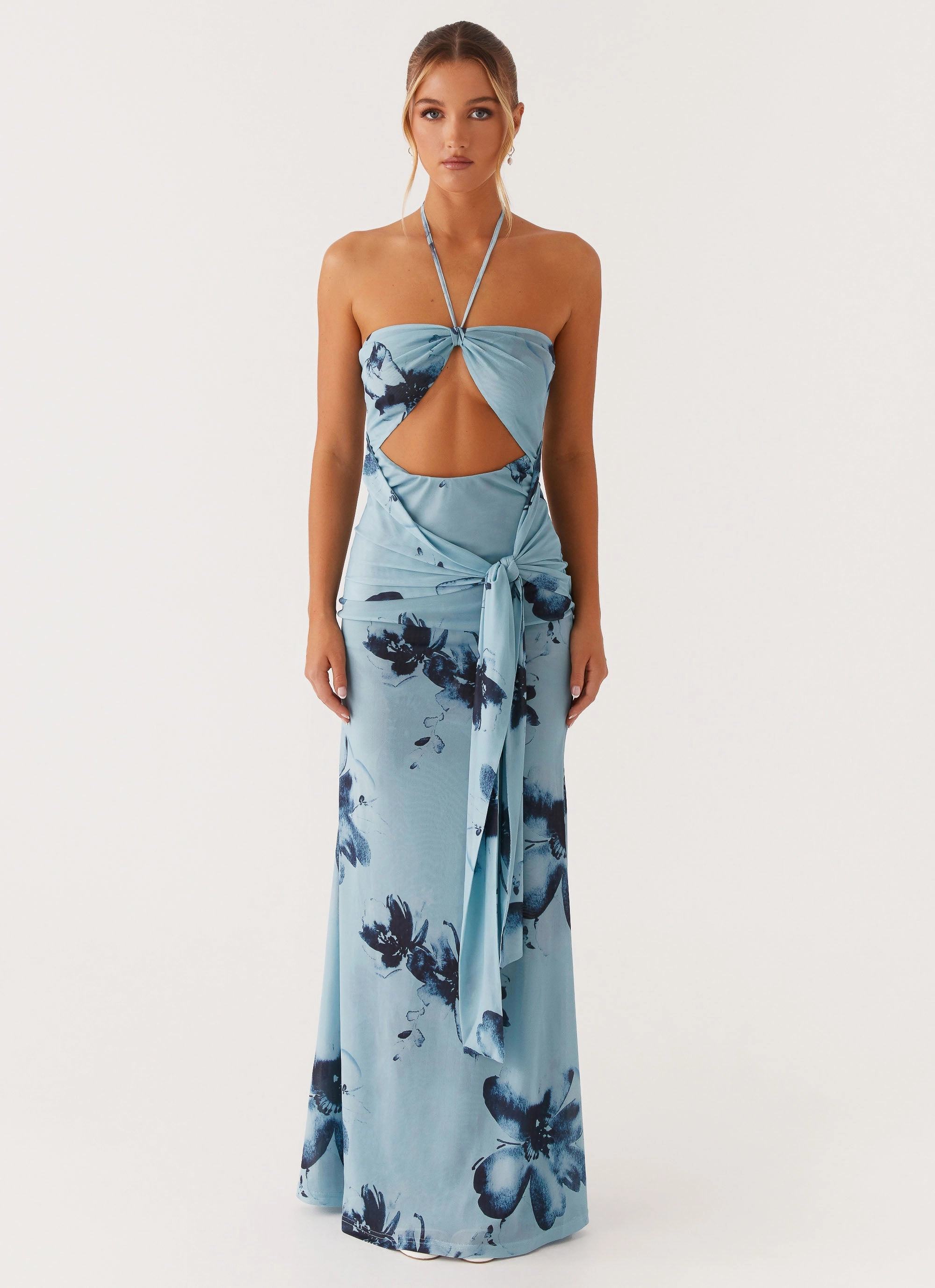 Minimalist Look solo wear Antonia Maxi Dress - Black Blue Floral