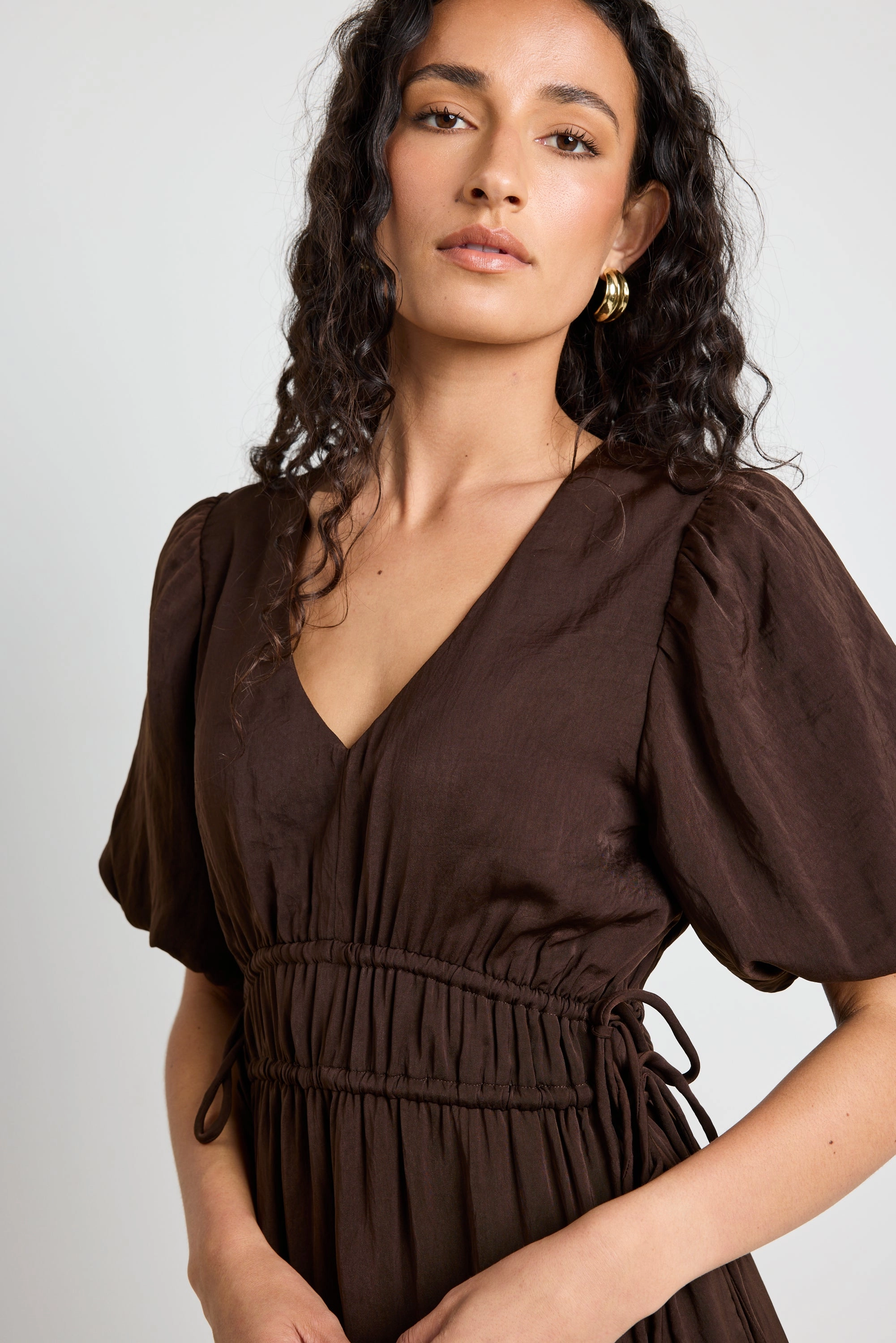 Timeless-Classic Dressy Glow Aphrodite Espresso Hammered Satin SS V Neck Midi Dress