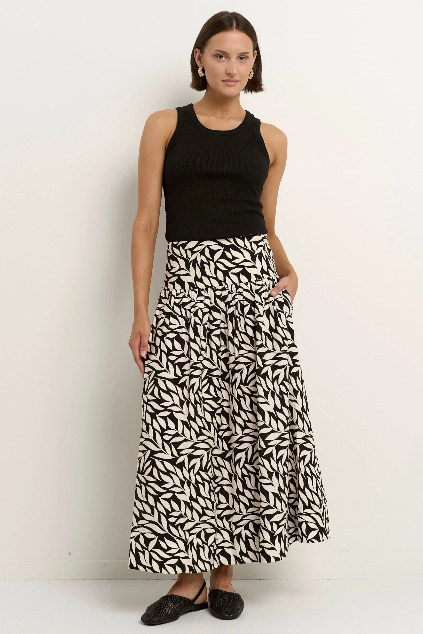 Day Wear Goodness Black Leaves Shirred Back Tiered Maxi Skirt