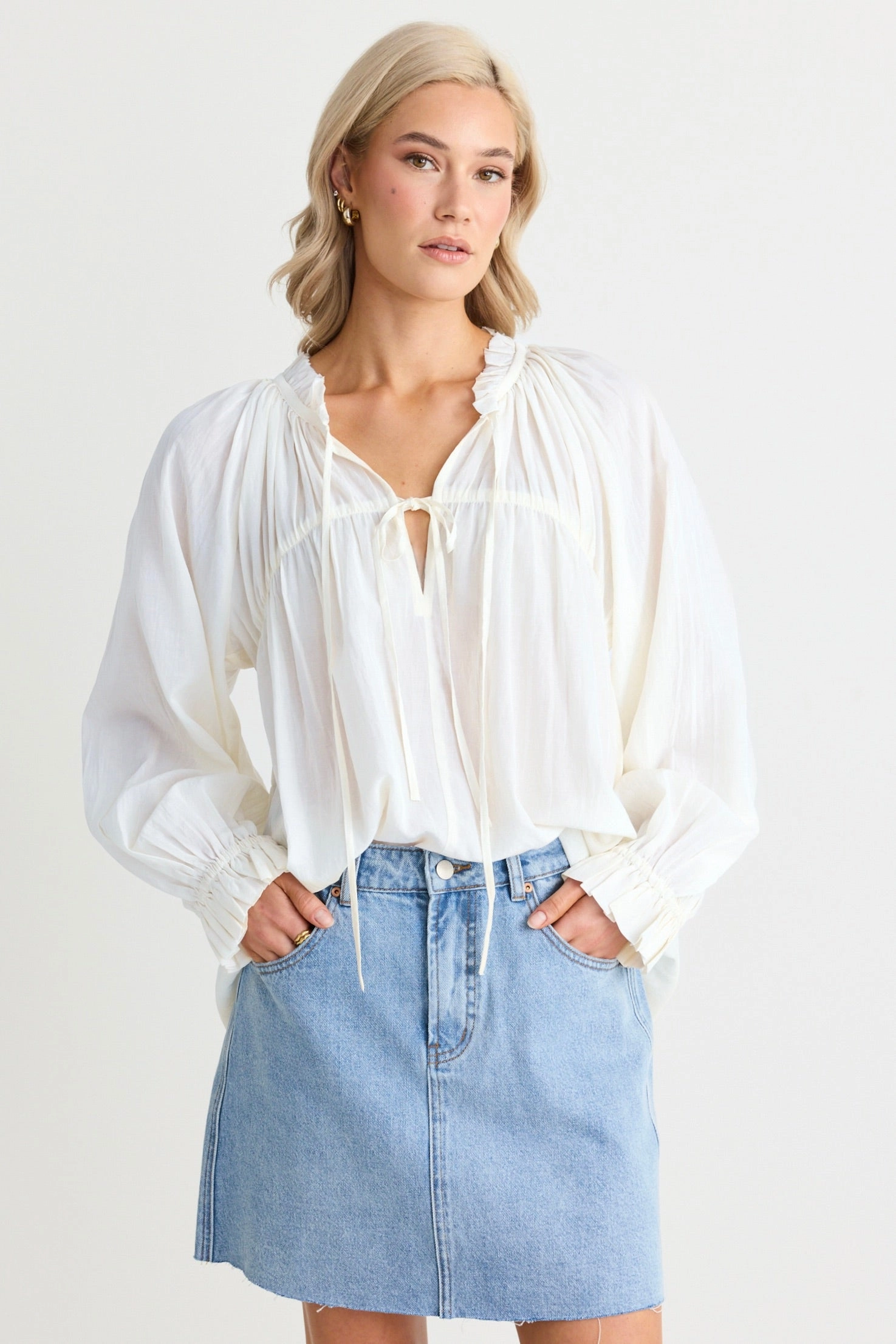 Artist Ivory Voile LS Tie Front Relaxed Gathered Top Versatile Layering Cut TaglessComfort