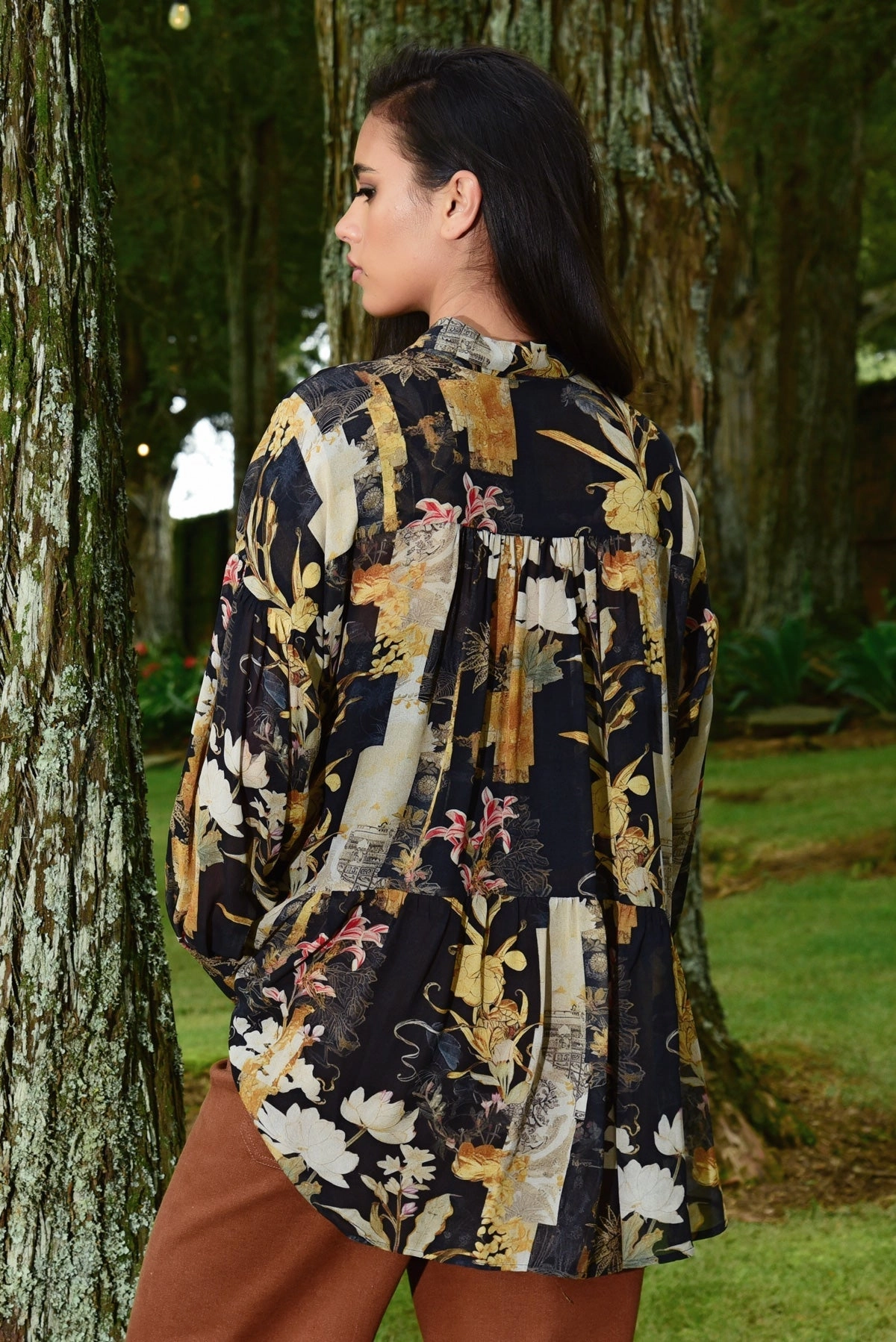 BondedHemline TwoToneEffect Button Up Buttercup Floral LS Button Through Shirt