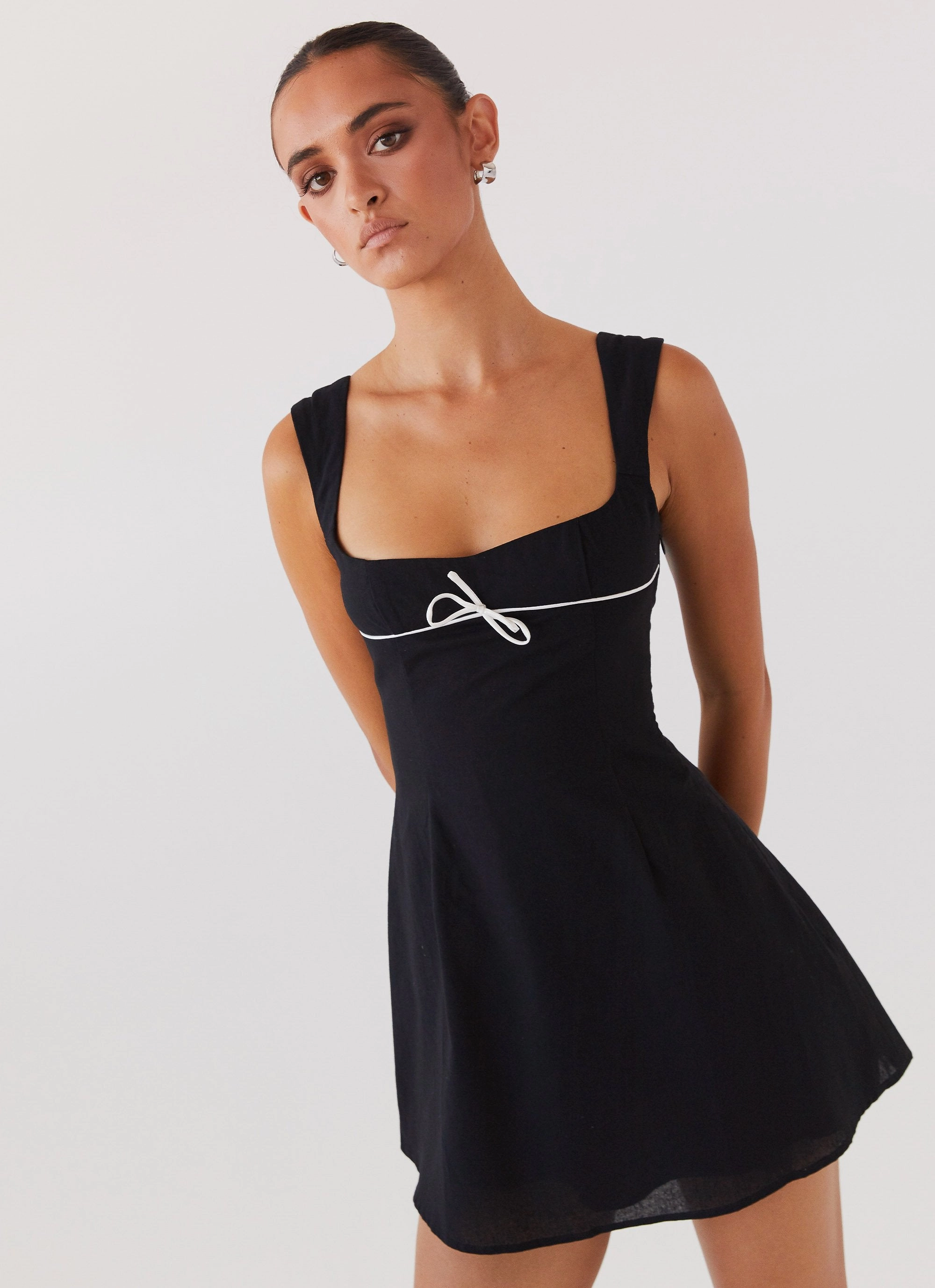 Effortless Waist Design Seasonal Essential Cadence Mini Dress - Black