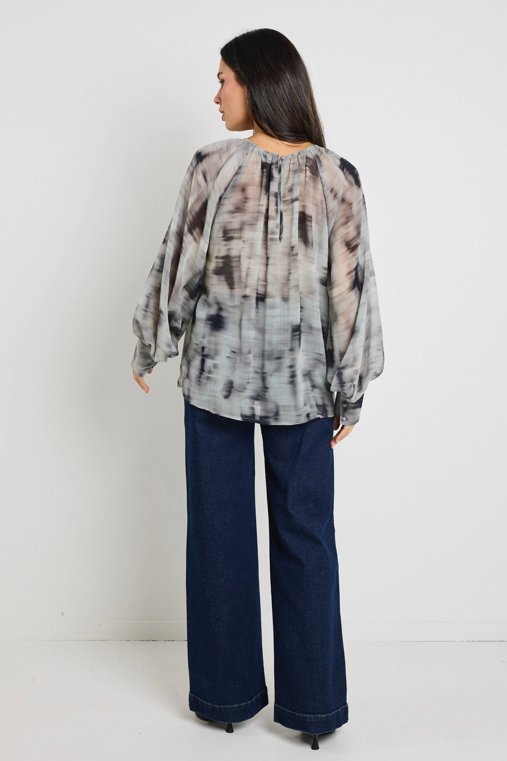 FadeResistant Coating Layered Panel Design Cosmopolitan Charcoal Smudge Crew Neck Floaty LS Top