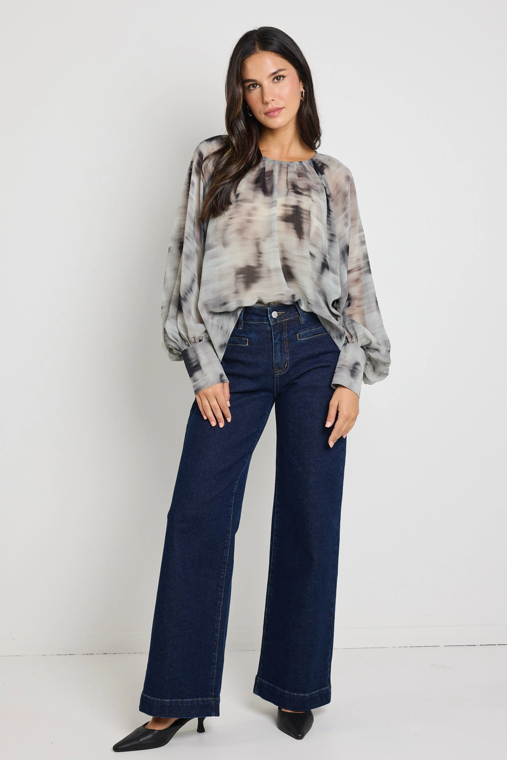 Sweat Absorbent Inner Layer Simple Dress Cosmopolitan Charcoal Smudge Crew Neck Floaty LS Top