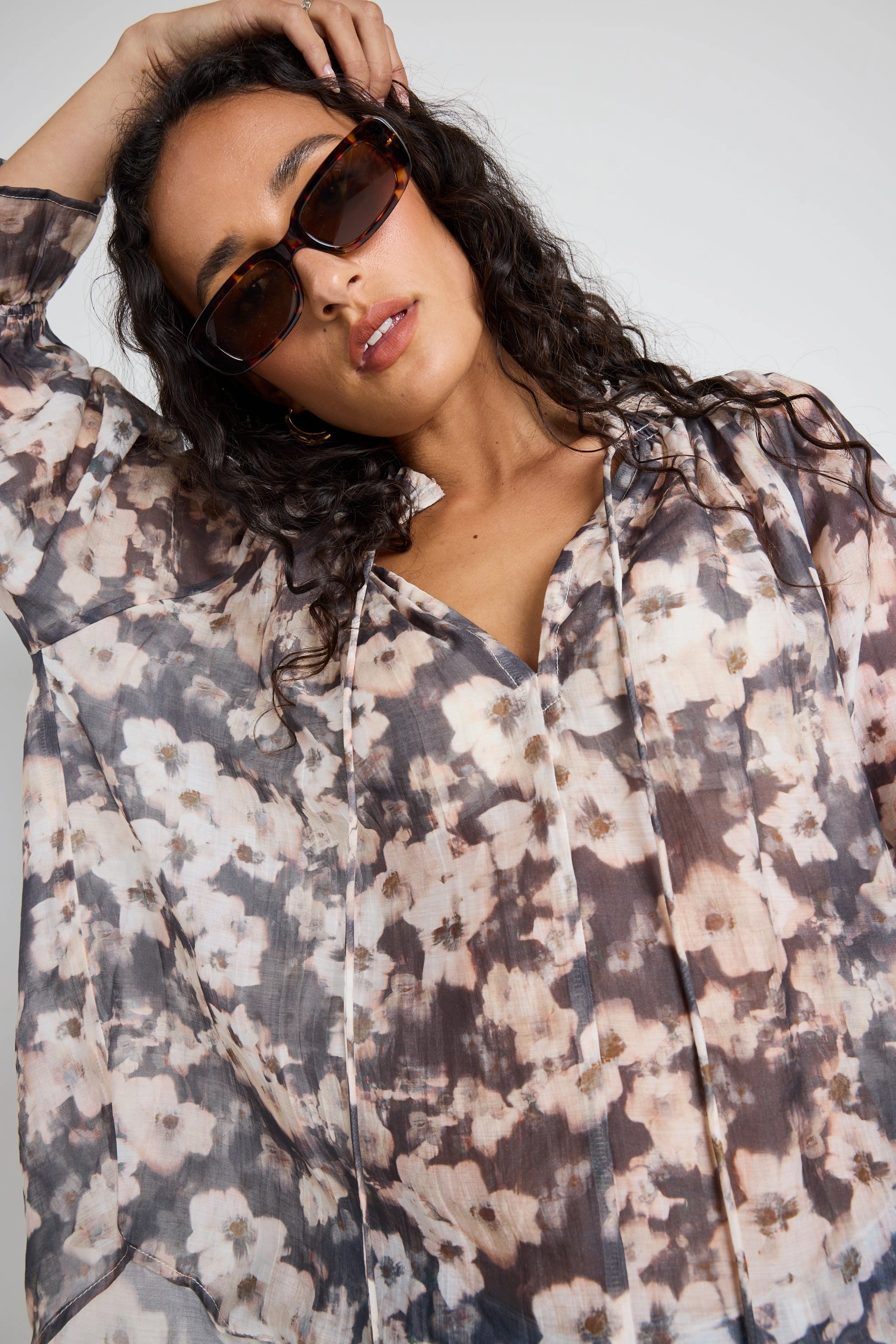 Roll Up Sleeve System ResilientStretch Expedition Charcoal Floral Shirred Neck SS Top