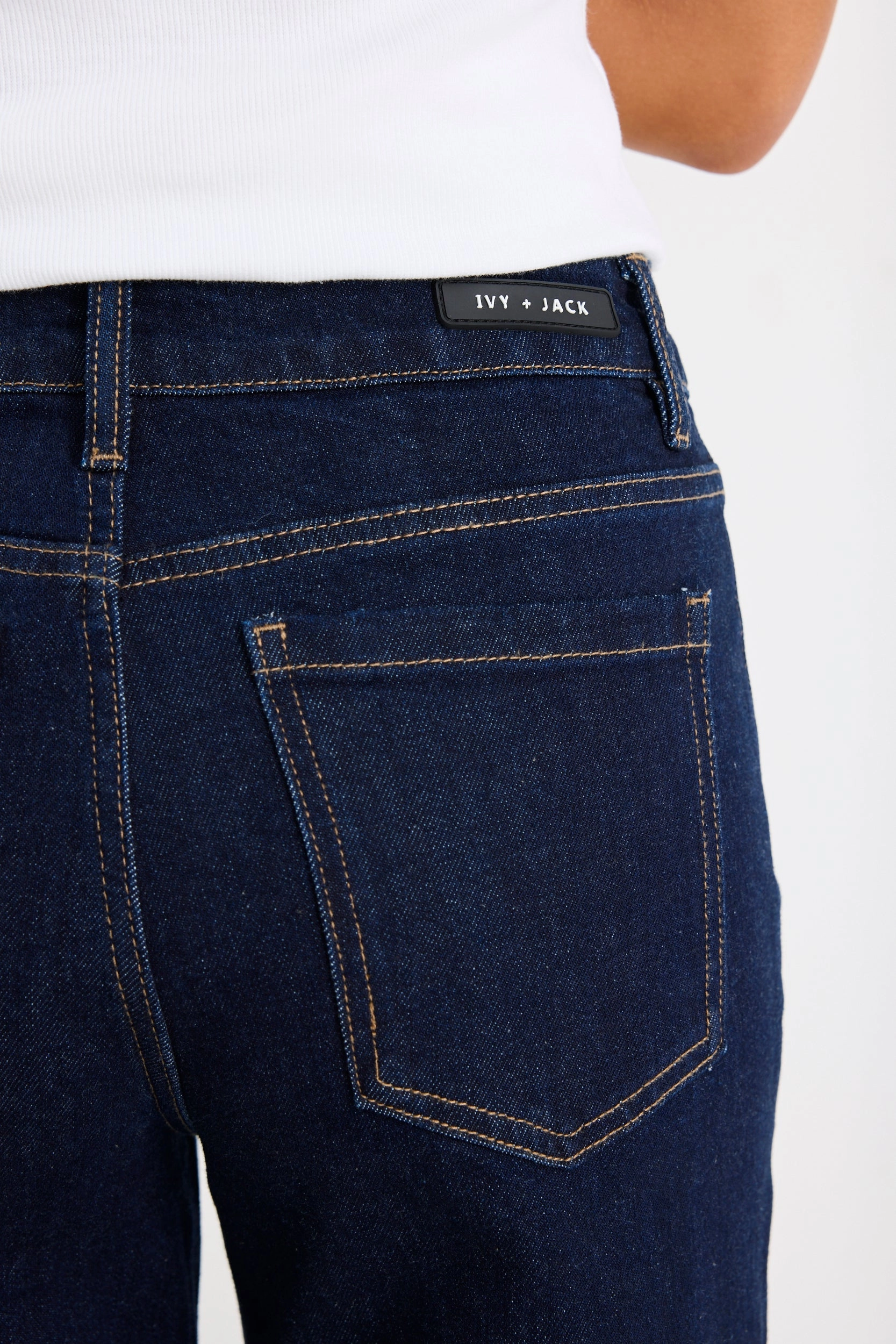 Feature Indigo Mid Rise Front Pocket Wide Leg Jean Casual Must-Have Feminine Cut