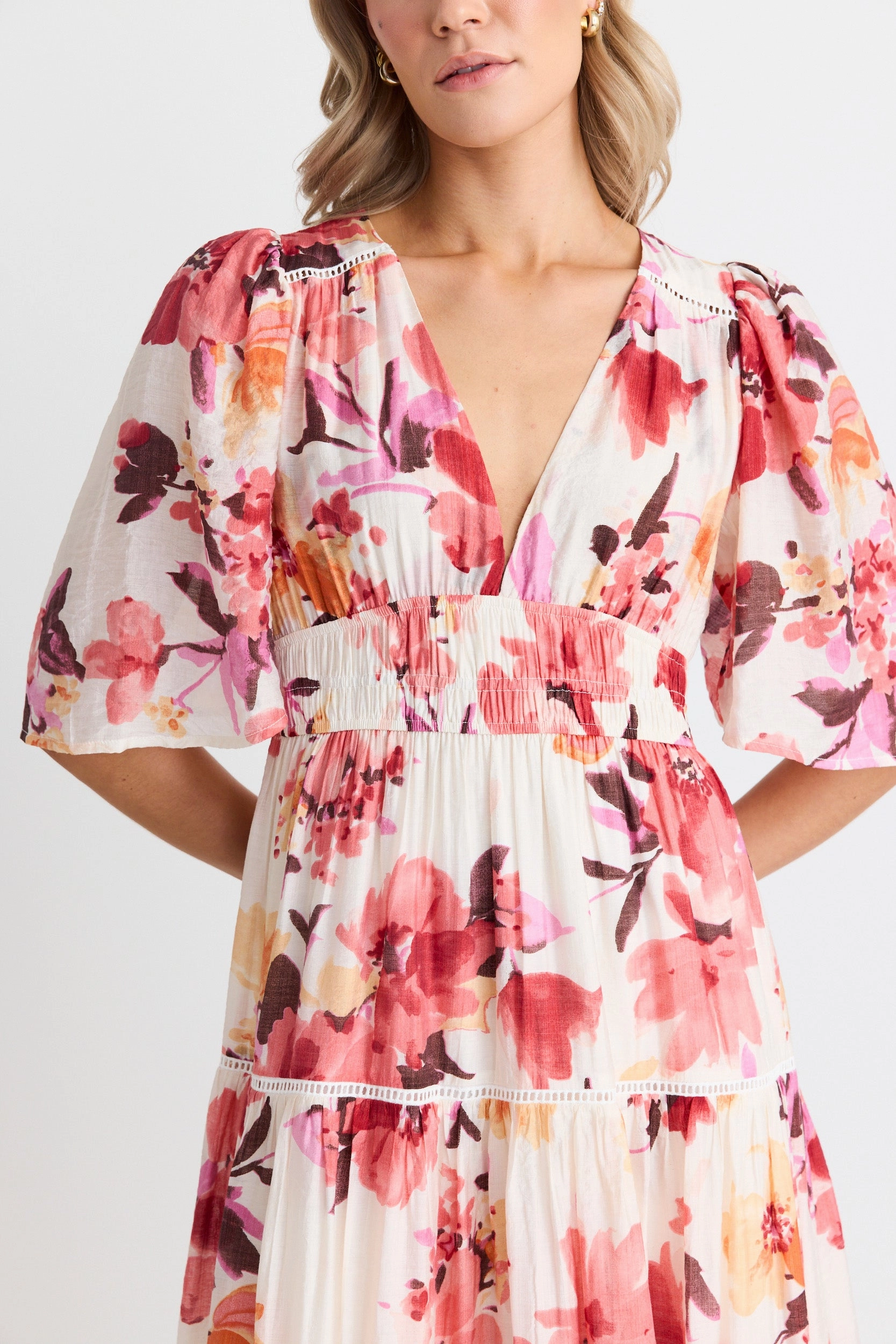 Fluent Vintage Blush Floral Flutter Sleeve Tiered Maxi Dress Airy Feel Sharp Motion