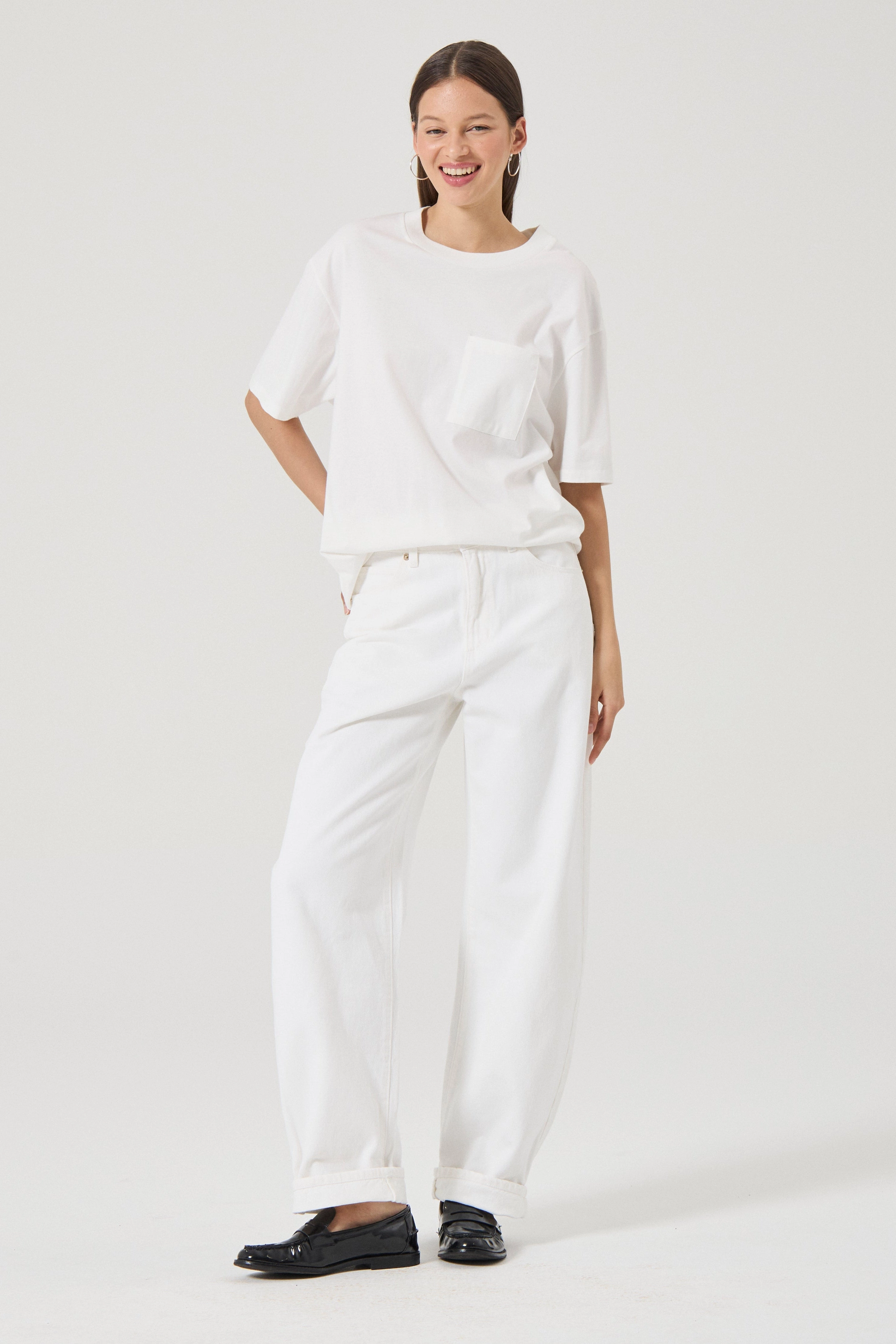 Casual Performance Minimal Edge Arc White Gold Barrel Jean