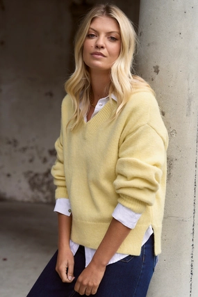 High Stretch Material Harvest Butter V Neck Knit Jumper