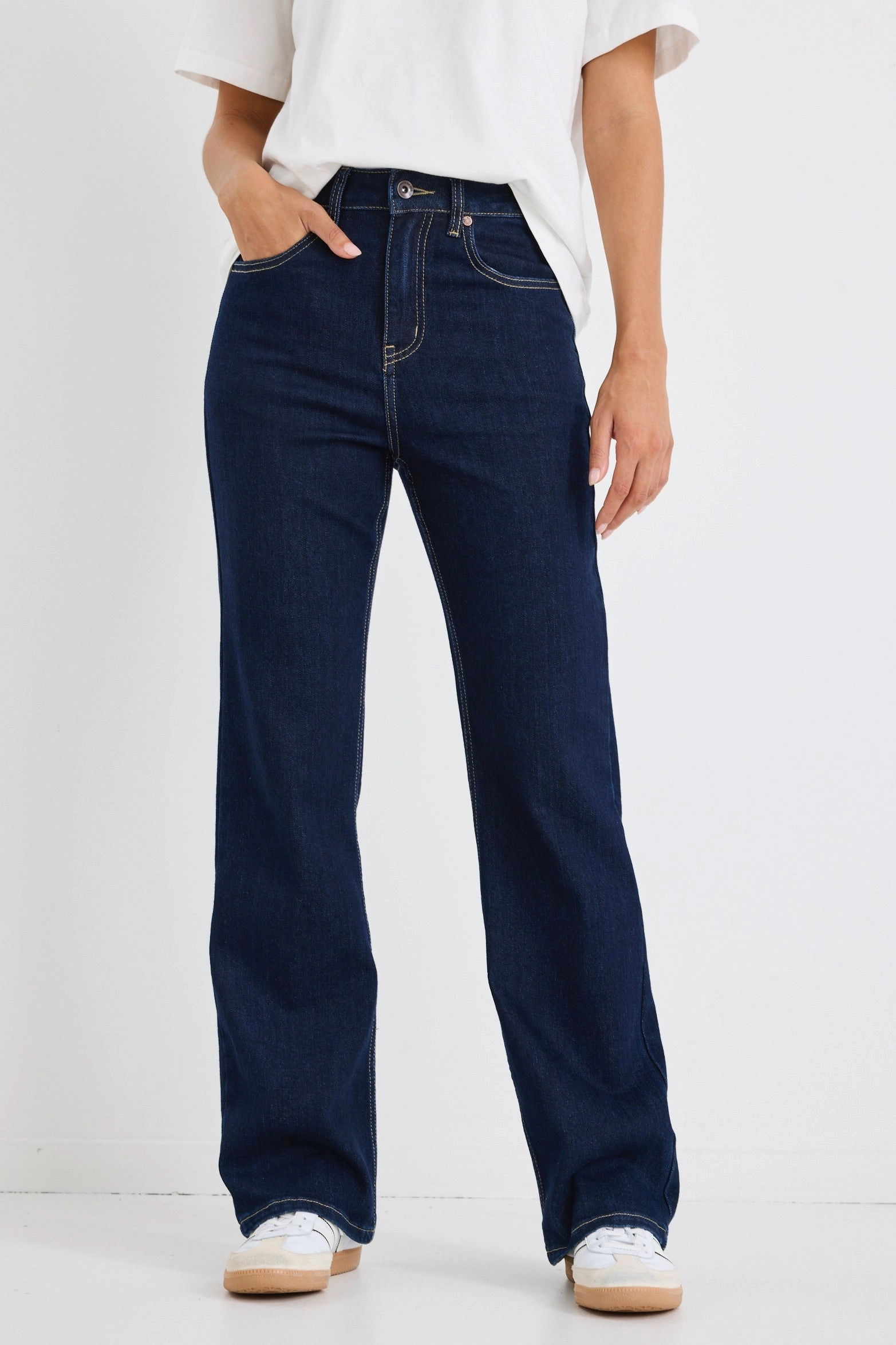 Tagless label Farah Indigo High Rise Slim Straight Jean