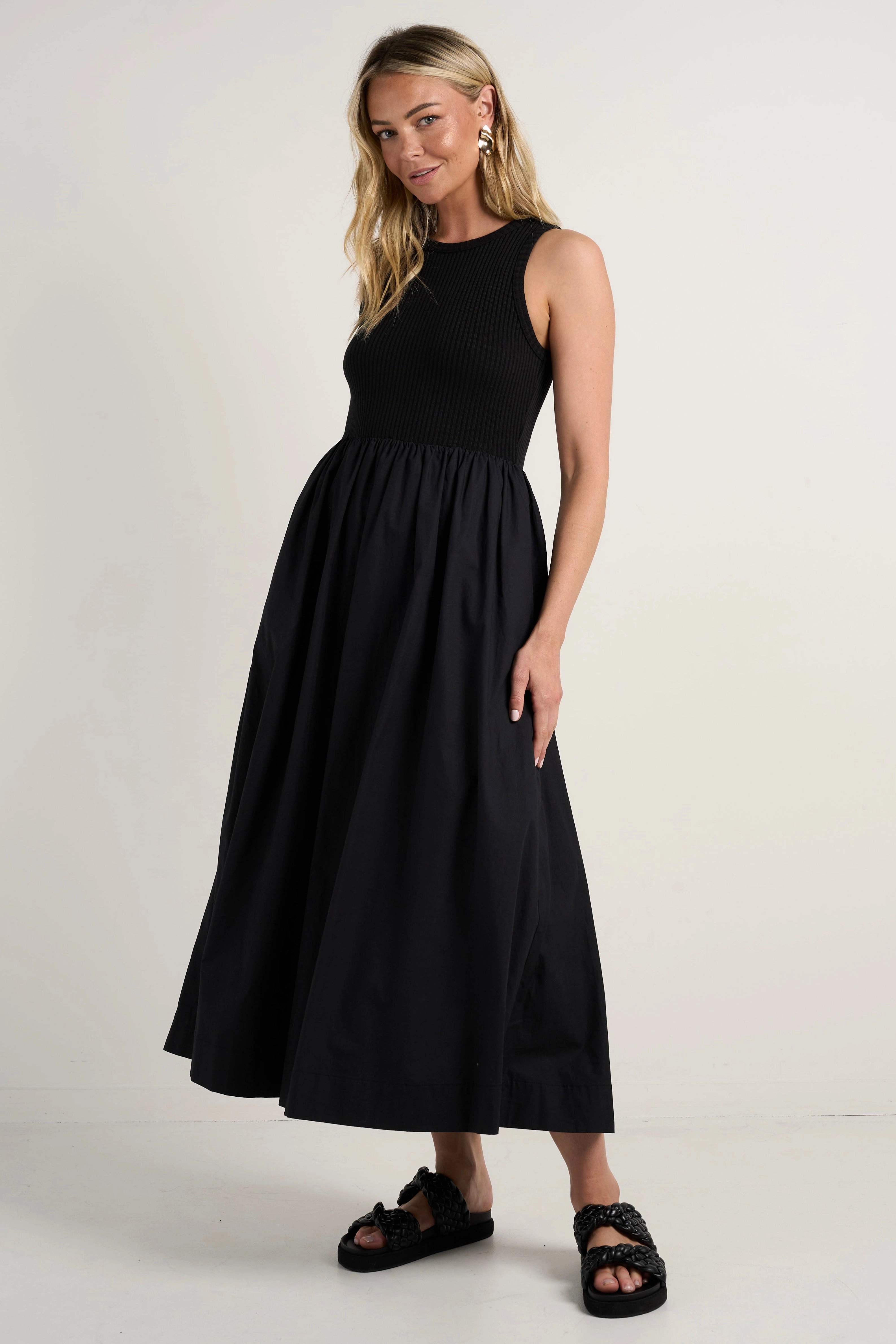 Tulle Air Indispensable Black Crew Neck Contrast Midi Dress