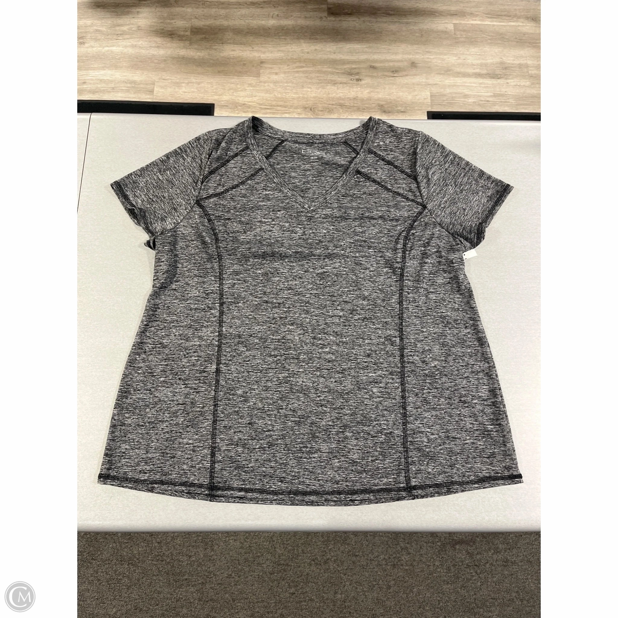Trendy Top Short Sleeve By Livi Active In Grey, Size: 1x