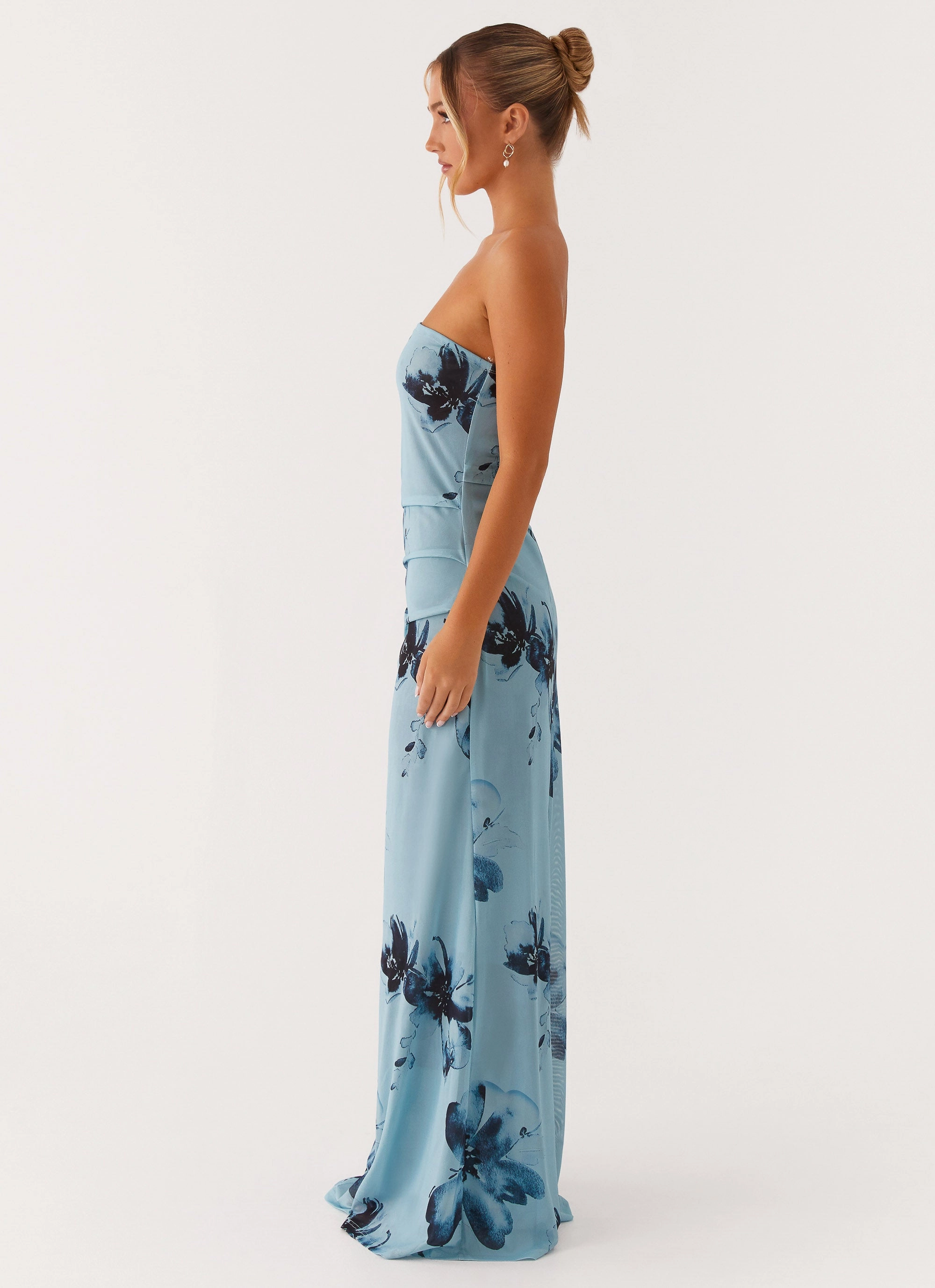 Office Cool Soft-touch daywear Field Of Dreams Maxi Dress - Blue Black Floral