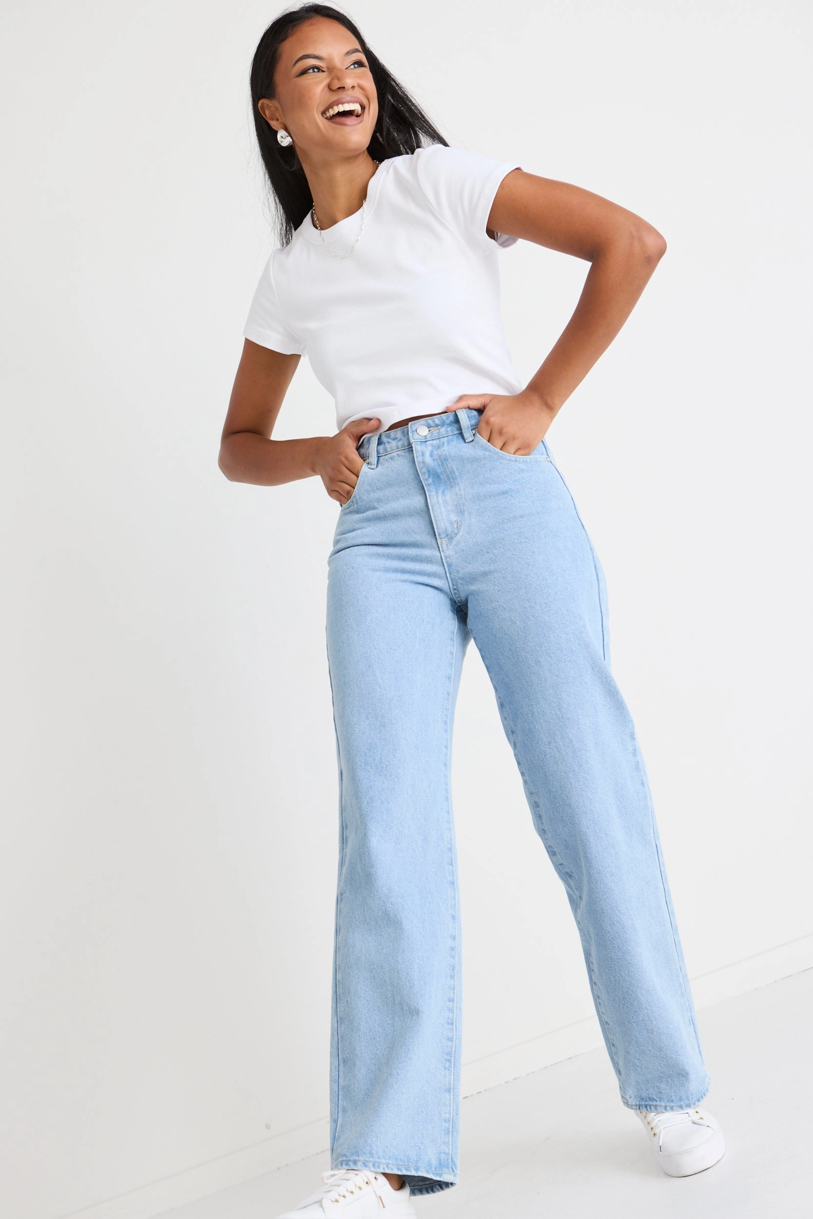 Frayed hem Quick Wash Lilah Light Blue High Waist Relaxed Leg Jean