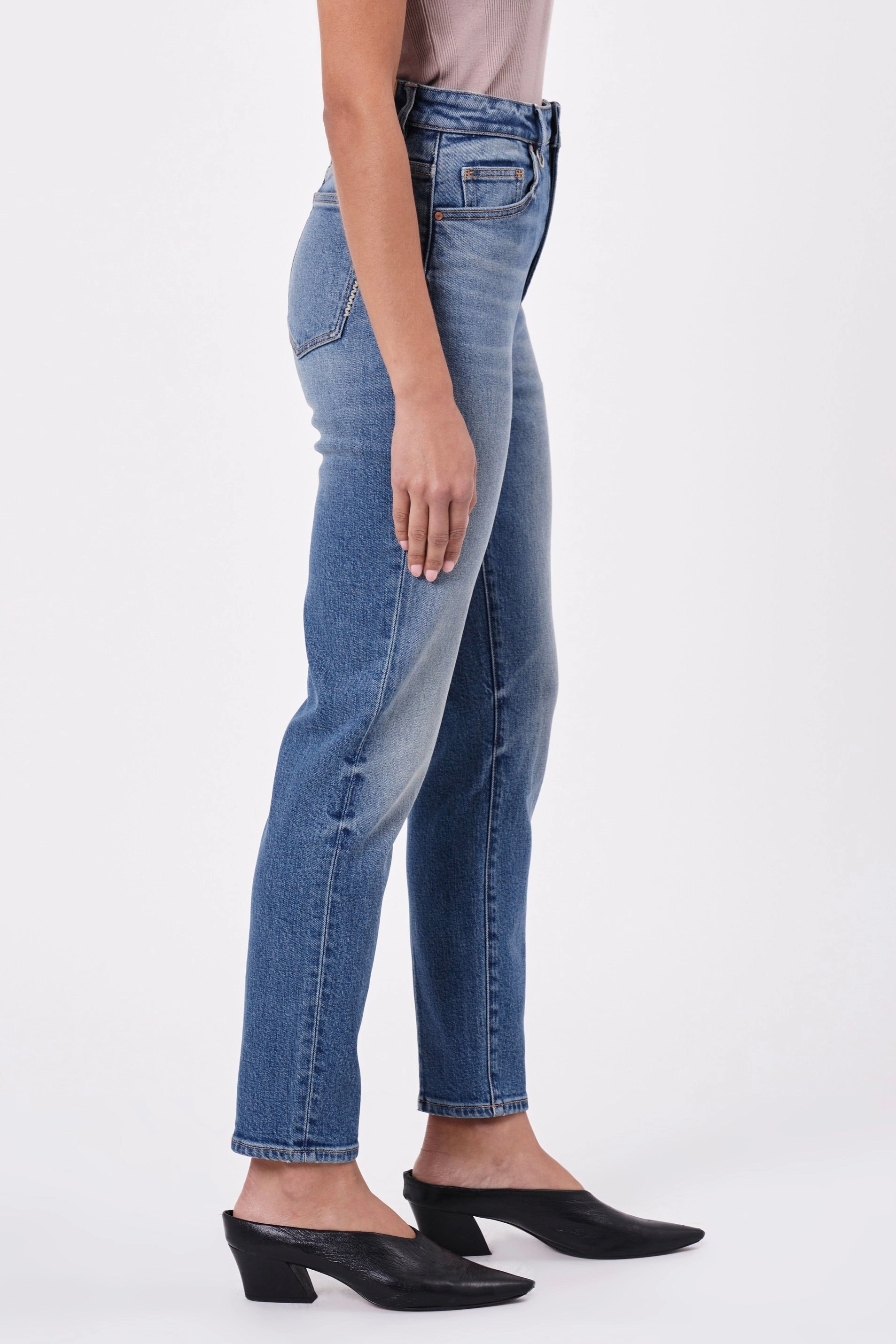 Lola Plato Denim Mom Jean sport chic All Day Use