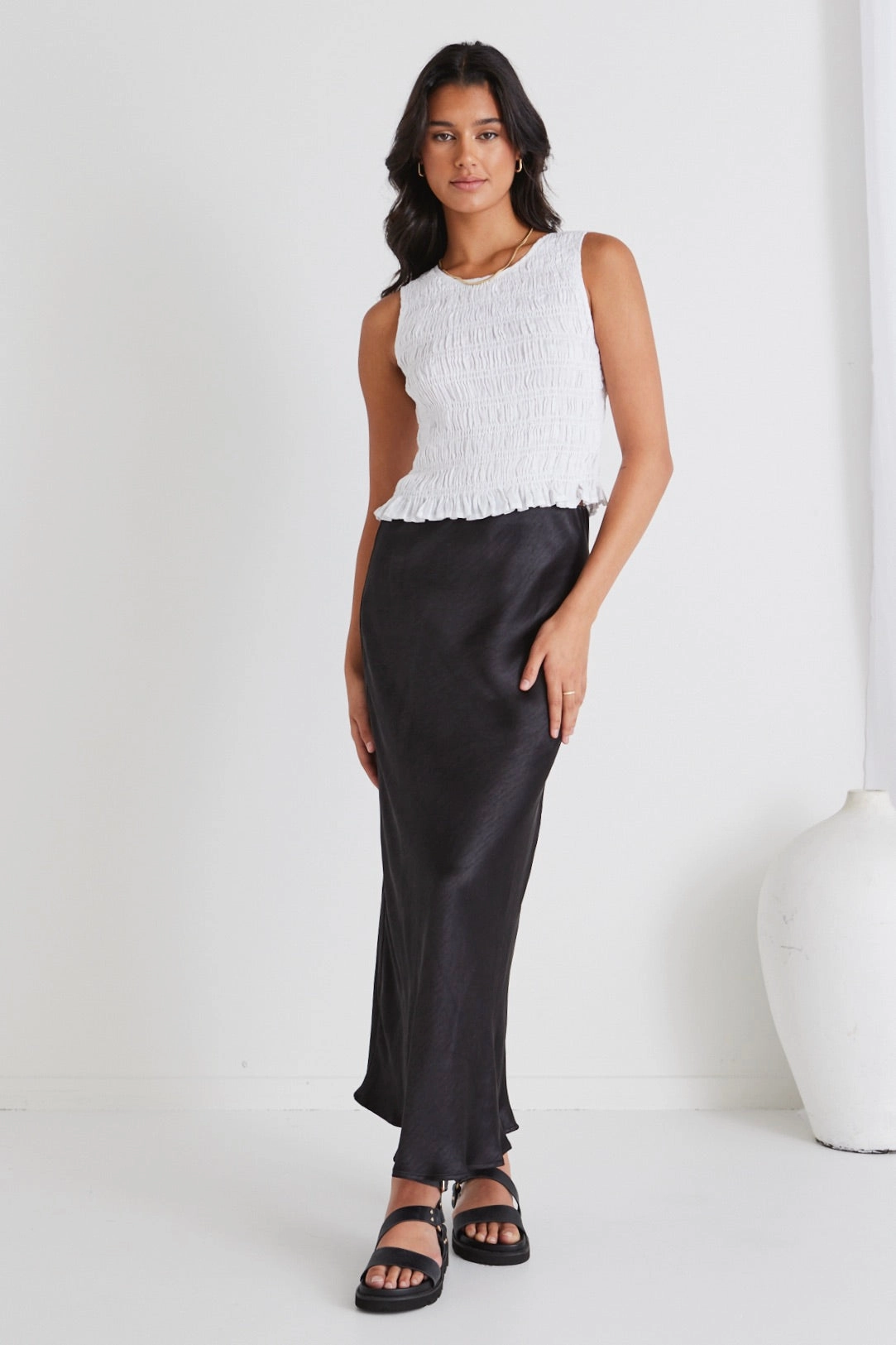 SustainableBlend Ergonomic Shoulder Shape Lonely Ivory Linen Sleeveless Shell Top