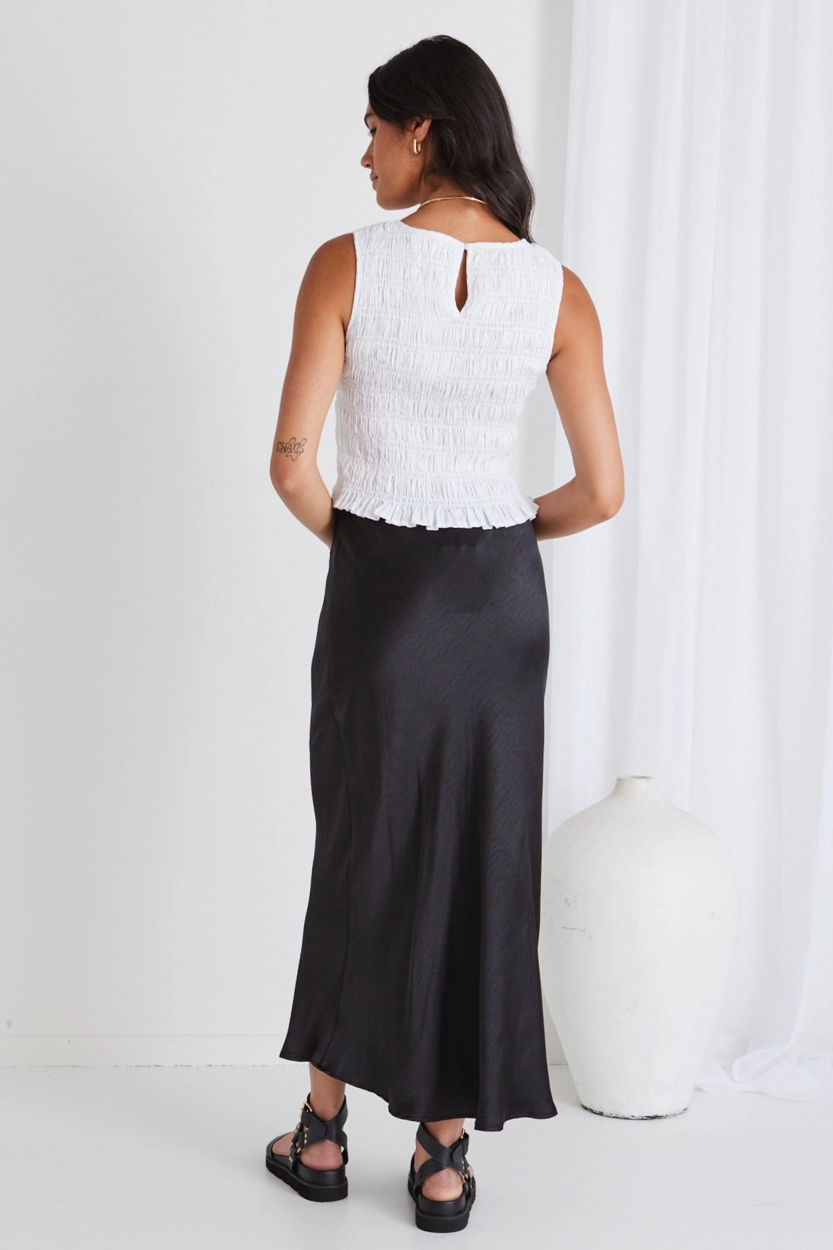 Lonely Ivory Linen Sleeveless Shell Top Reinforced Elbow Patches Non Irritating Seams