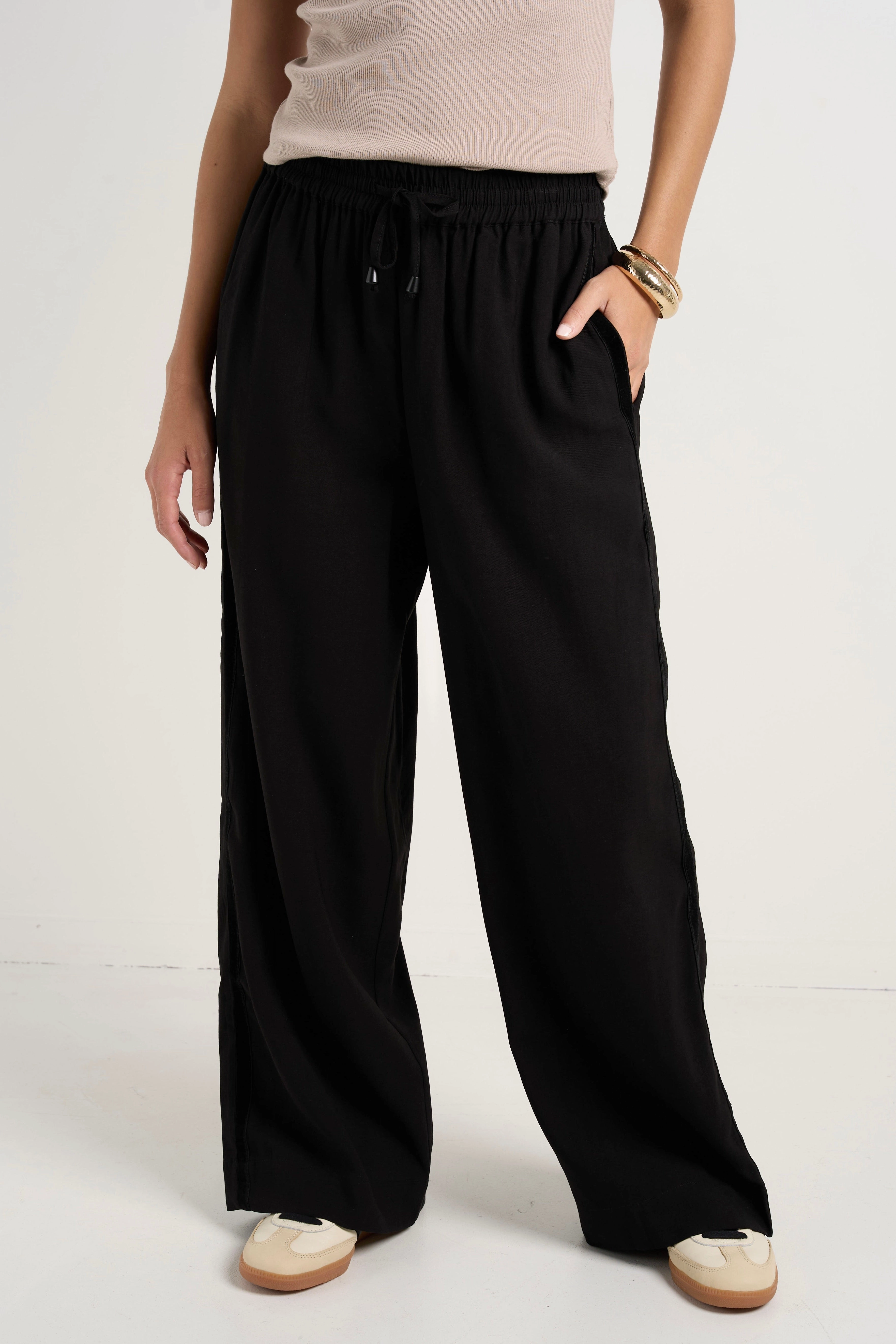 Townie Onyx Velvet Stripe Side Wide Leg Pants Functional Layers Flexible Motion