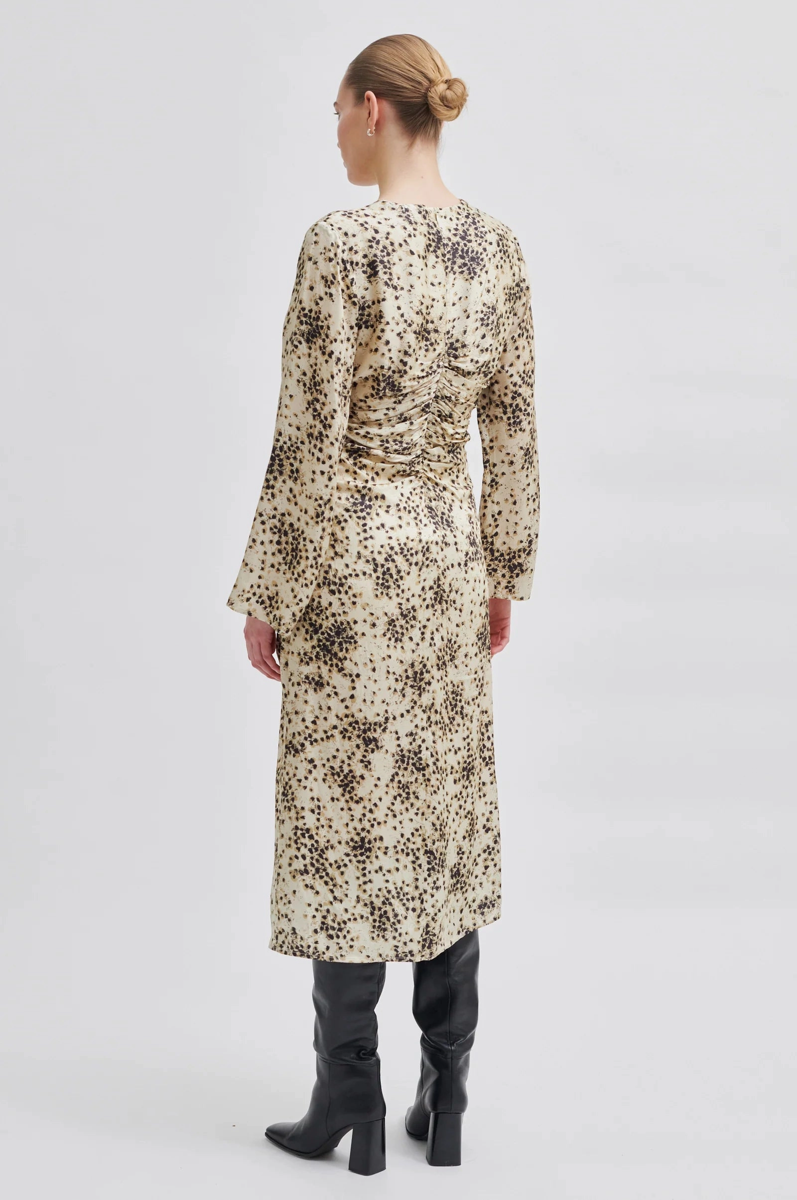 Sophisticated Waistband Fit SEC.F Anther Dress in Summer Sand