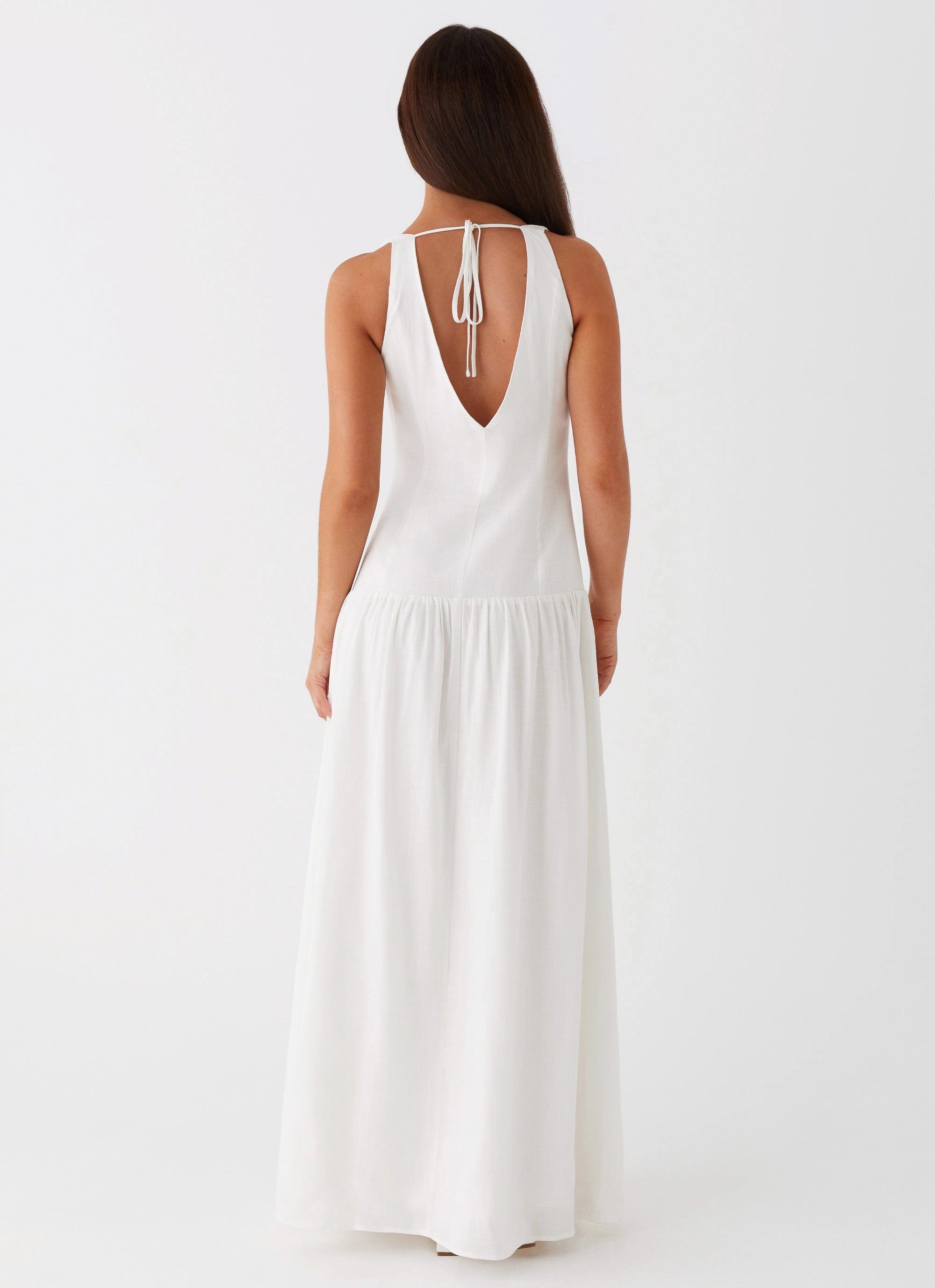 Meggie Linen Maxi Dress - White Balanced feel Natural Light