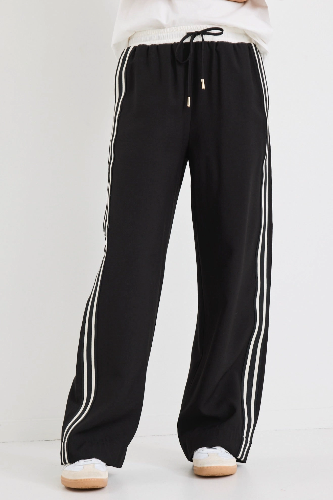Ambient Black Contrast Waist Wide Leg Pants Tailored Fit Sport Performance Design