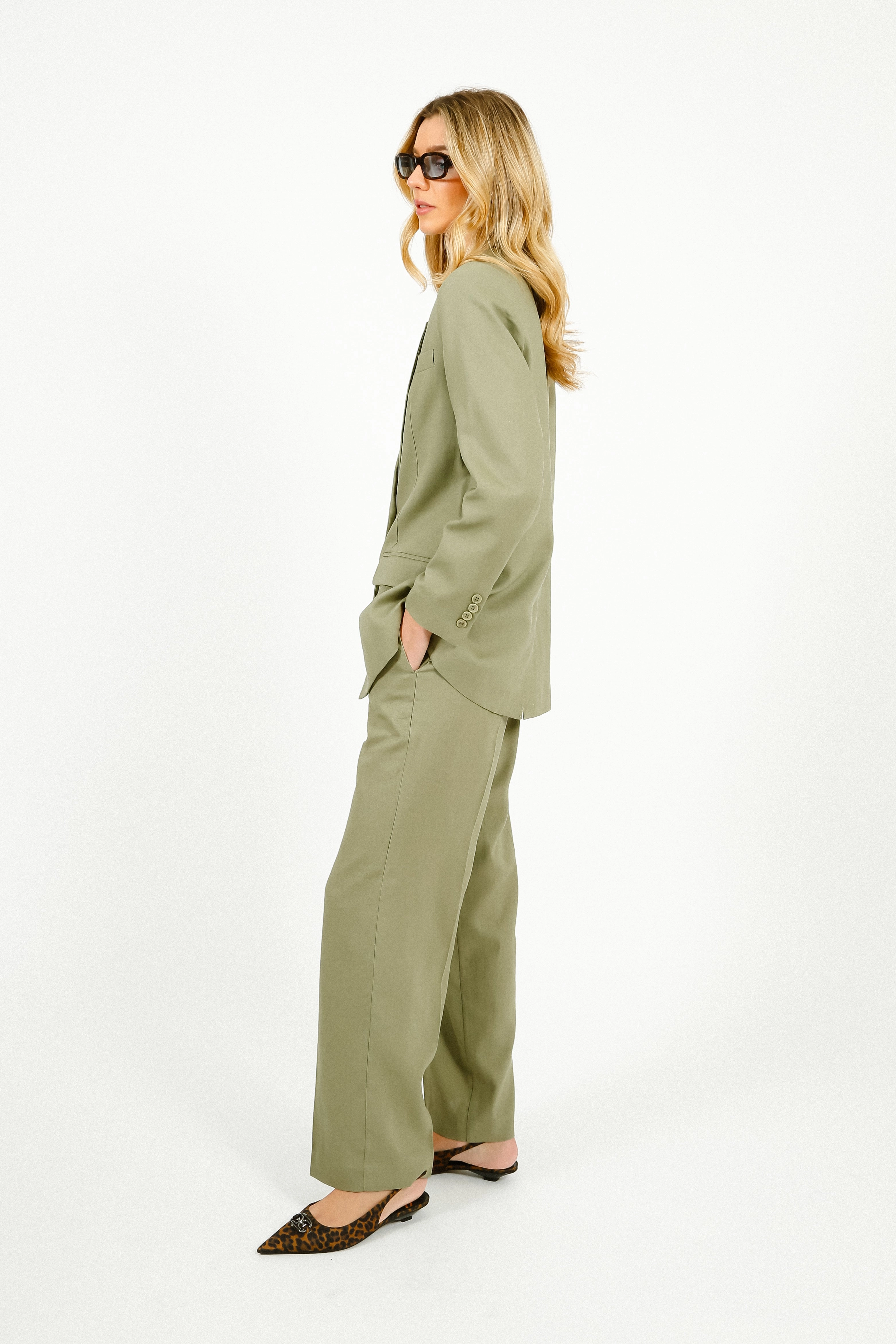 SLF Tania Rita Relaxed Linen Blazer in Vetiver StretchFit Silhouette Snow Ready Outfit