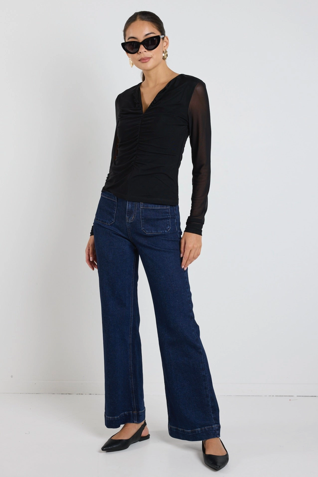 Thermoregulating Fabric TaglessCollars Network Black Mesh Keyhole LS Top