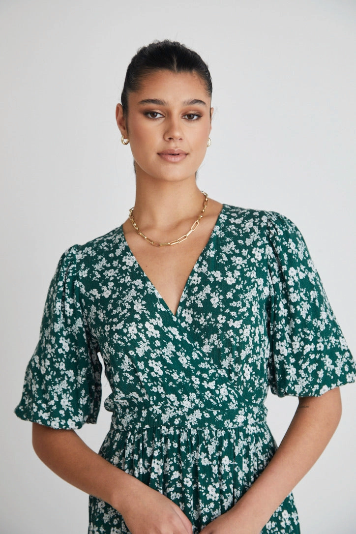 Evening Vibe Minimal Fit Ocean Green Ditsy Ss Wrap Midi Dress
