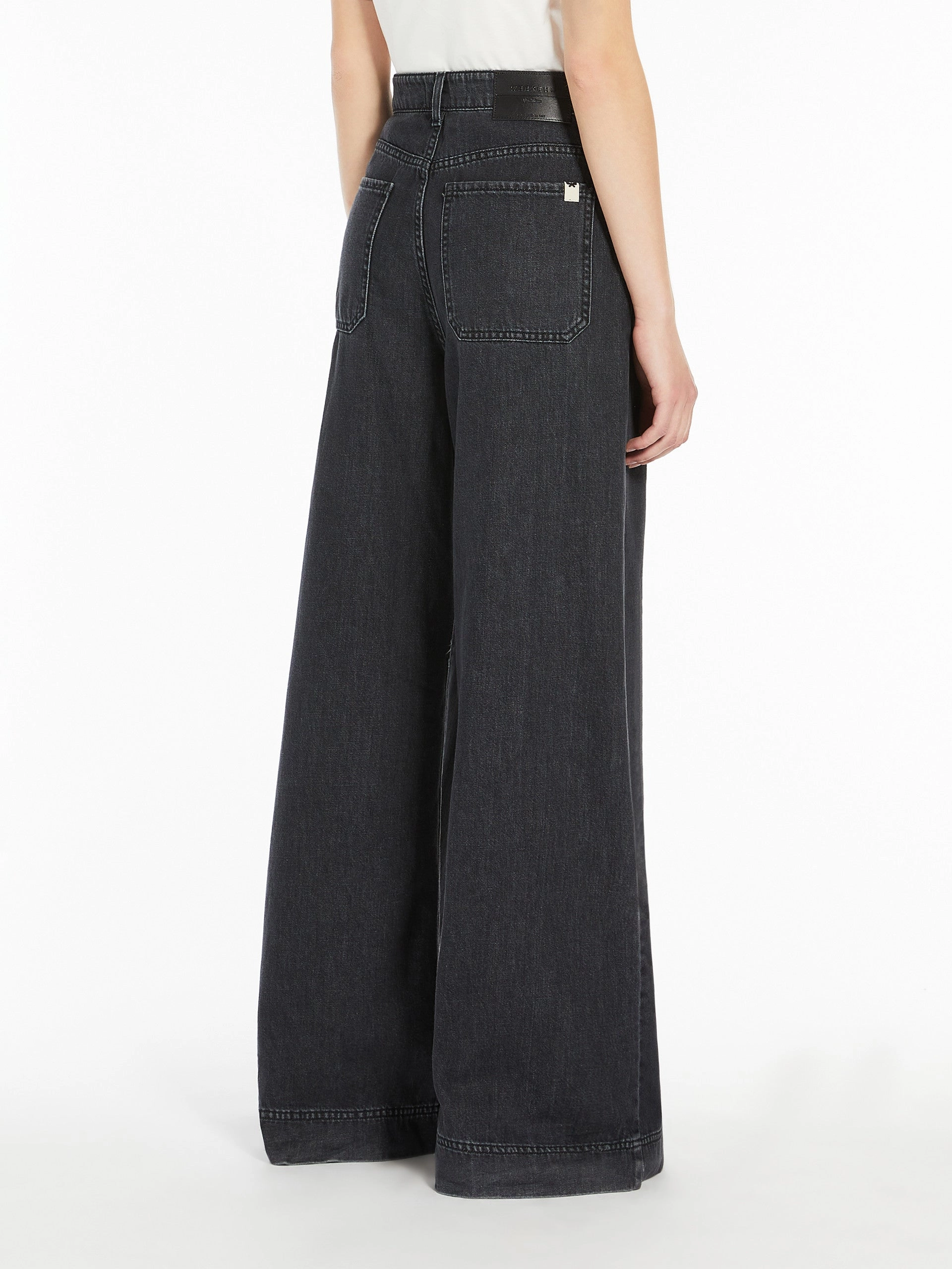 Multipurpose Utility Pockets Weekend Max Mara Vega Jeans in Used Black