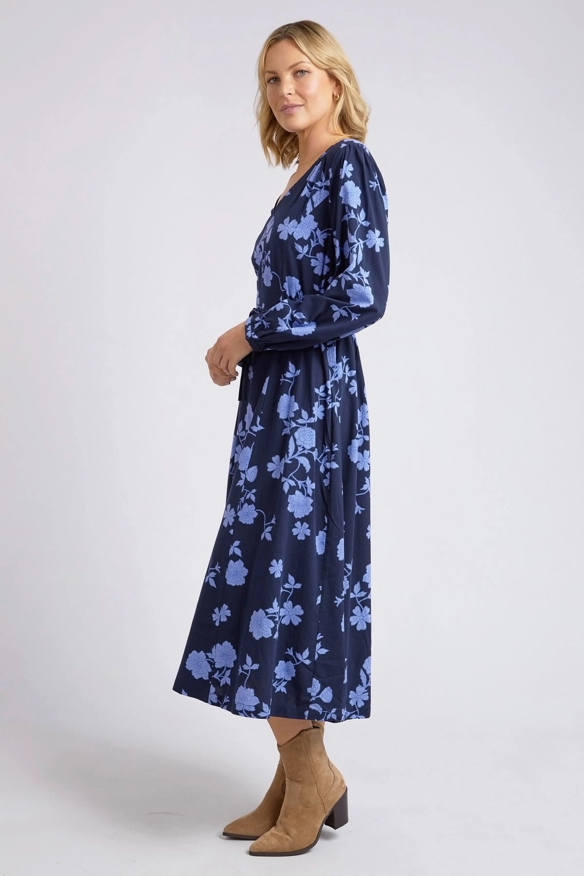 Lace Fine Cool Undertone Kacey Navy Floral V Neck Midi Dress