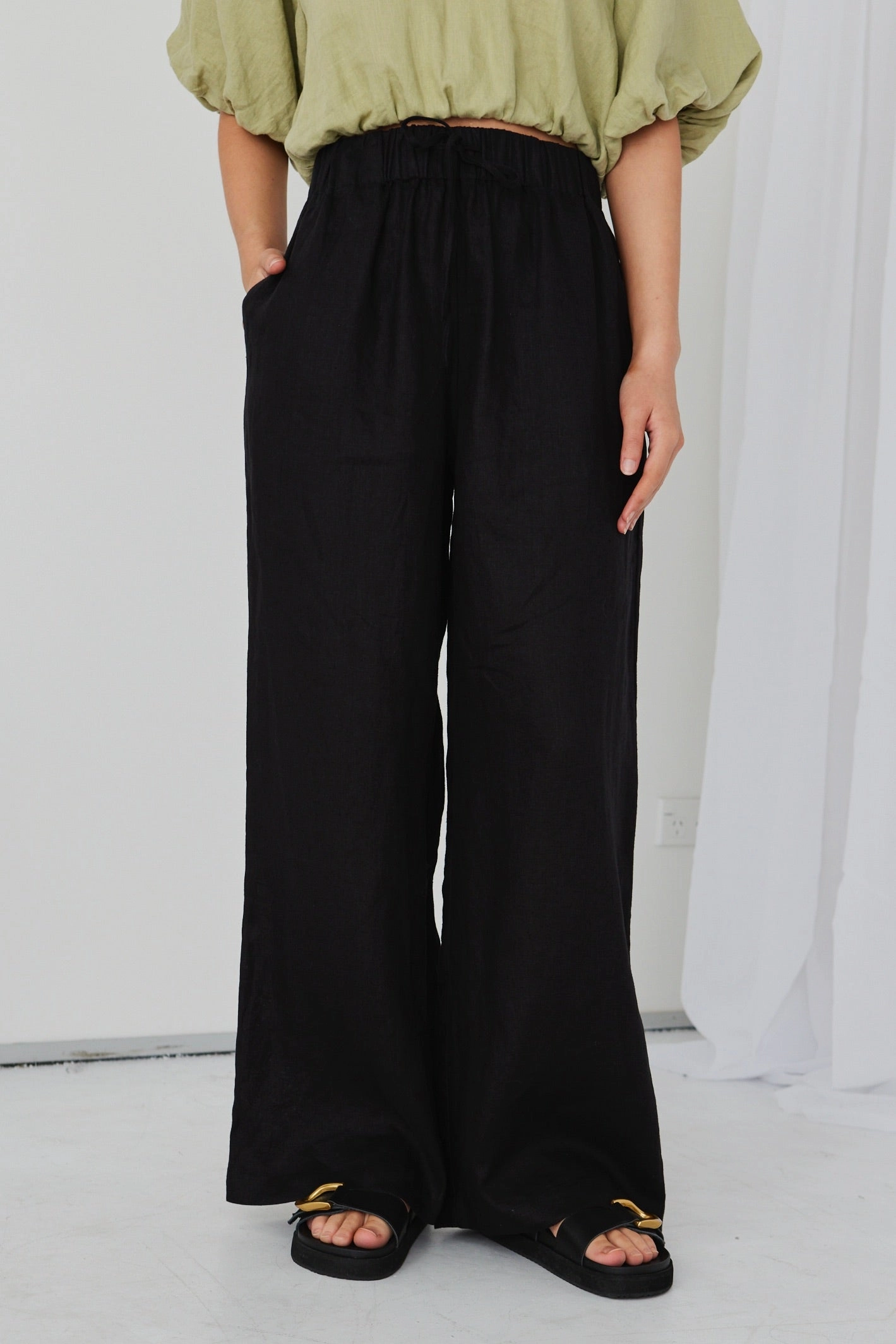 Resort Black Linen Wide Leg Elastic Waist Pant Modern Waist Hidden Pocket System
