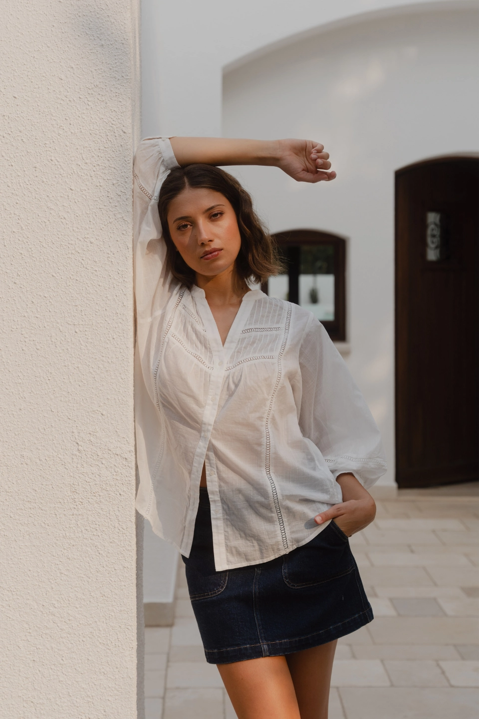 Ornamental White Lace Insert Pintuck SS Shirt DoubleLayeredCollar