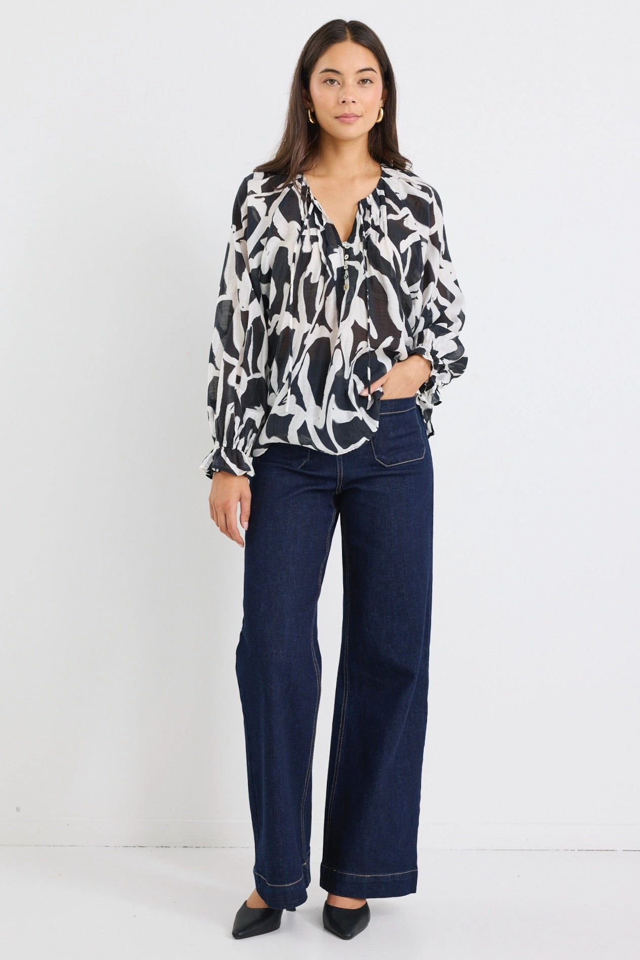 Refine Black Cream Squiggle Pintuck Front LS Top ThermalRegulating