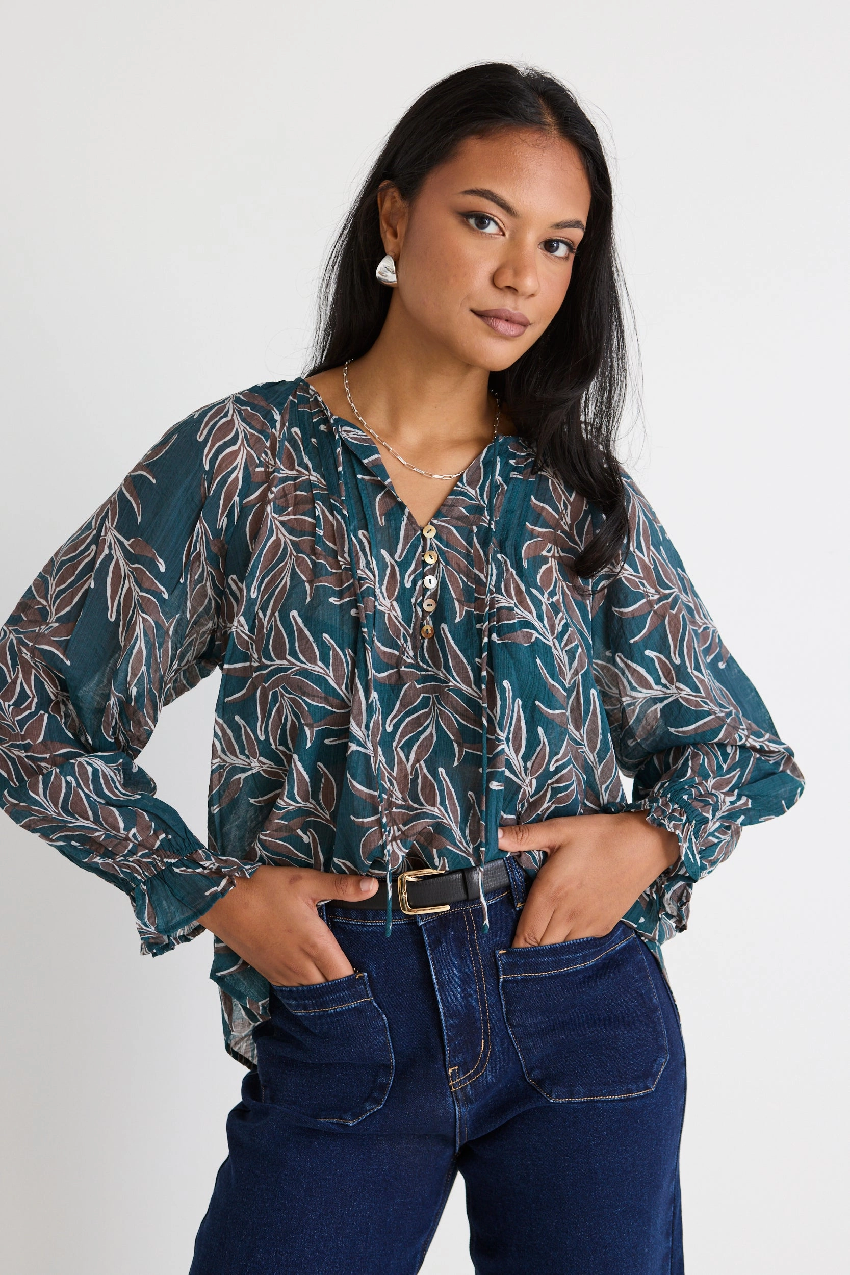StaticResistantFabric Refine Forest Leaves Pintuck Front LS Top
