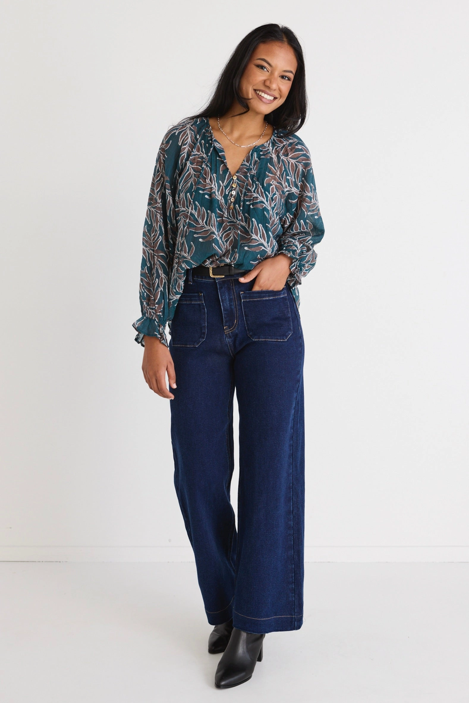 Refine Forest Leaves Pintuck Front LS Top Seamless Design Light material