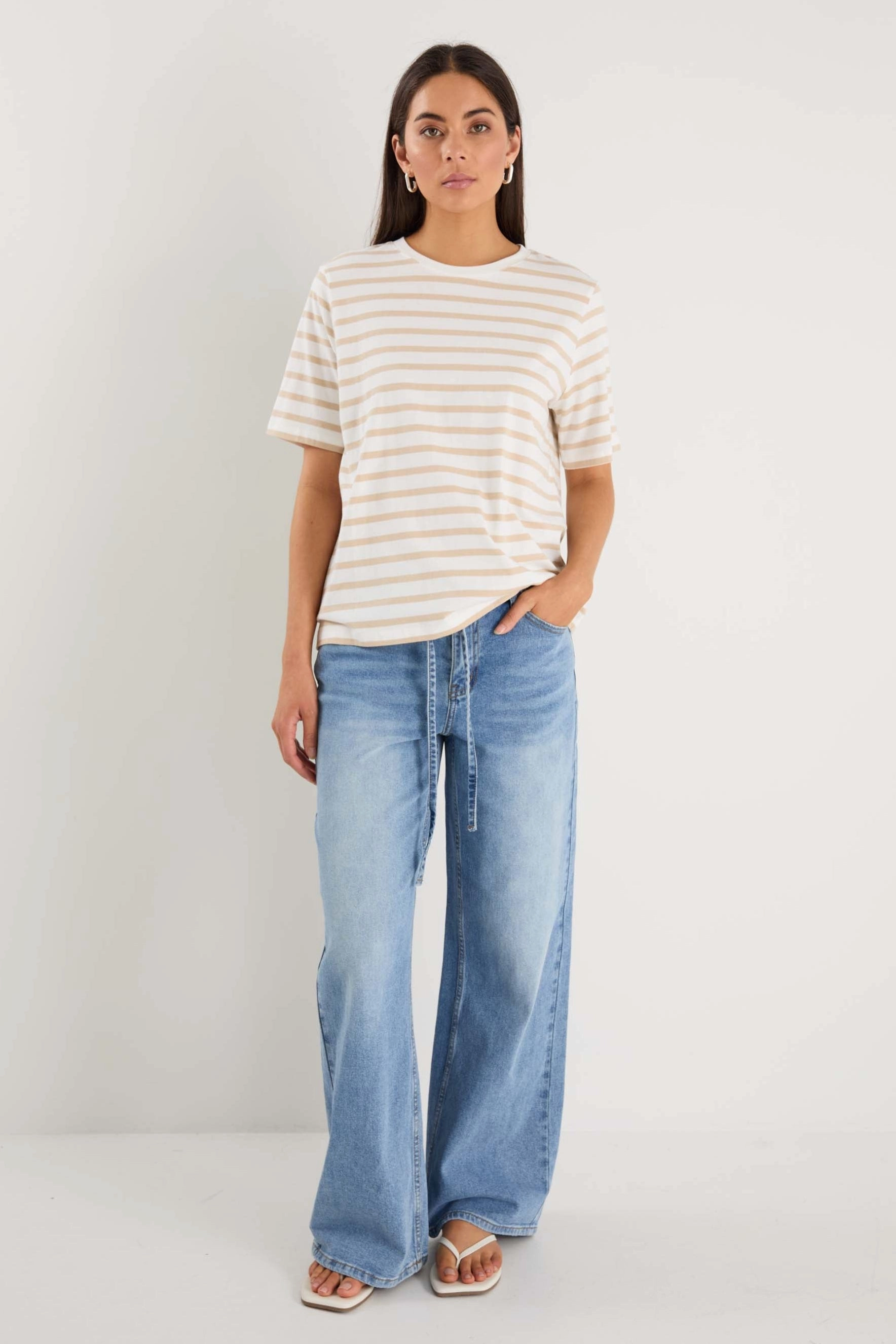 Versatile Shirt Binding White Natural Stripe Boxy Fit Tee