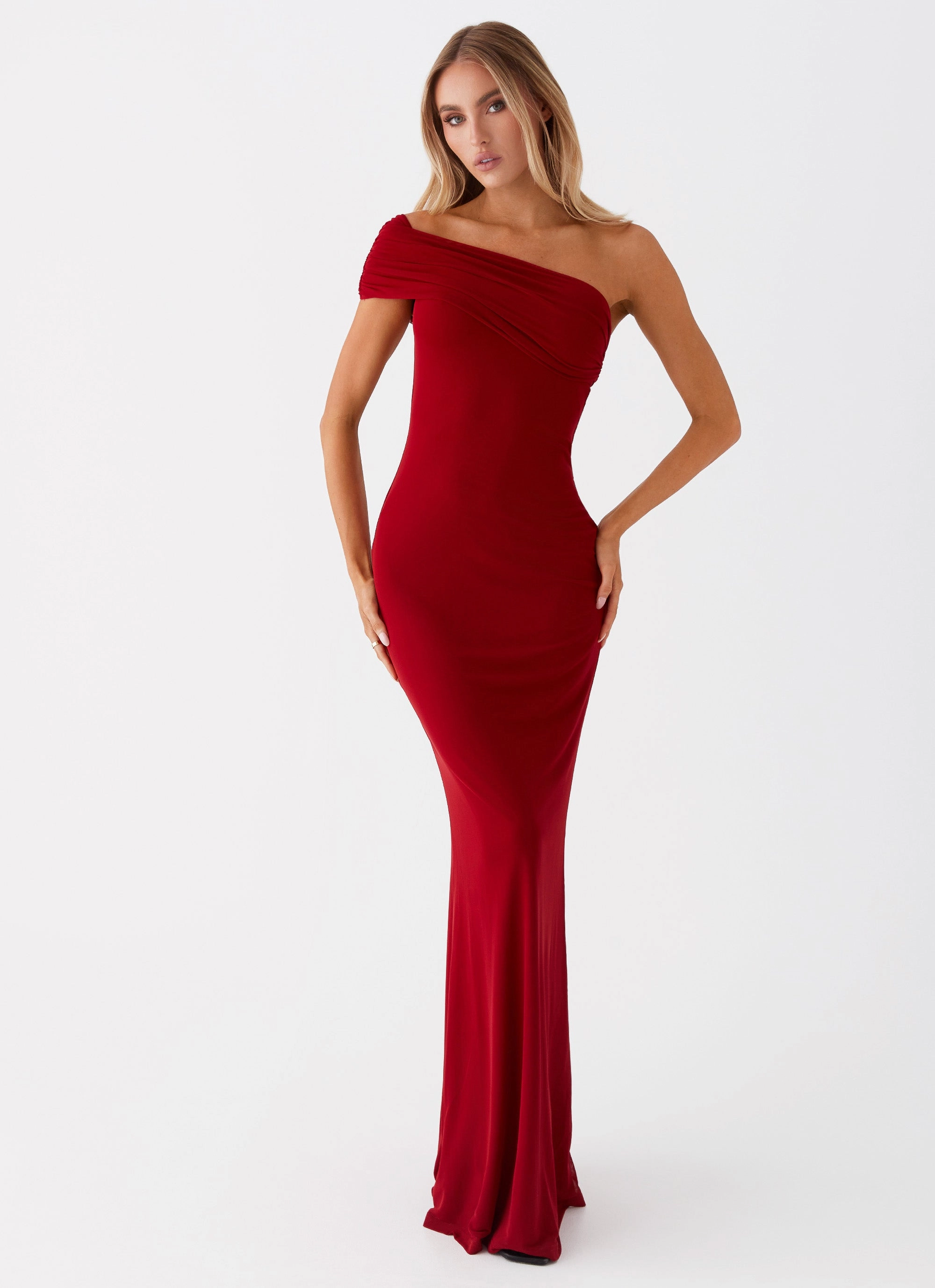 Reine Maxi Dress - Red Style focused