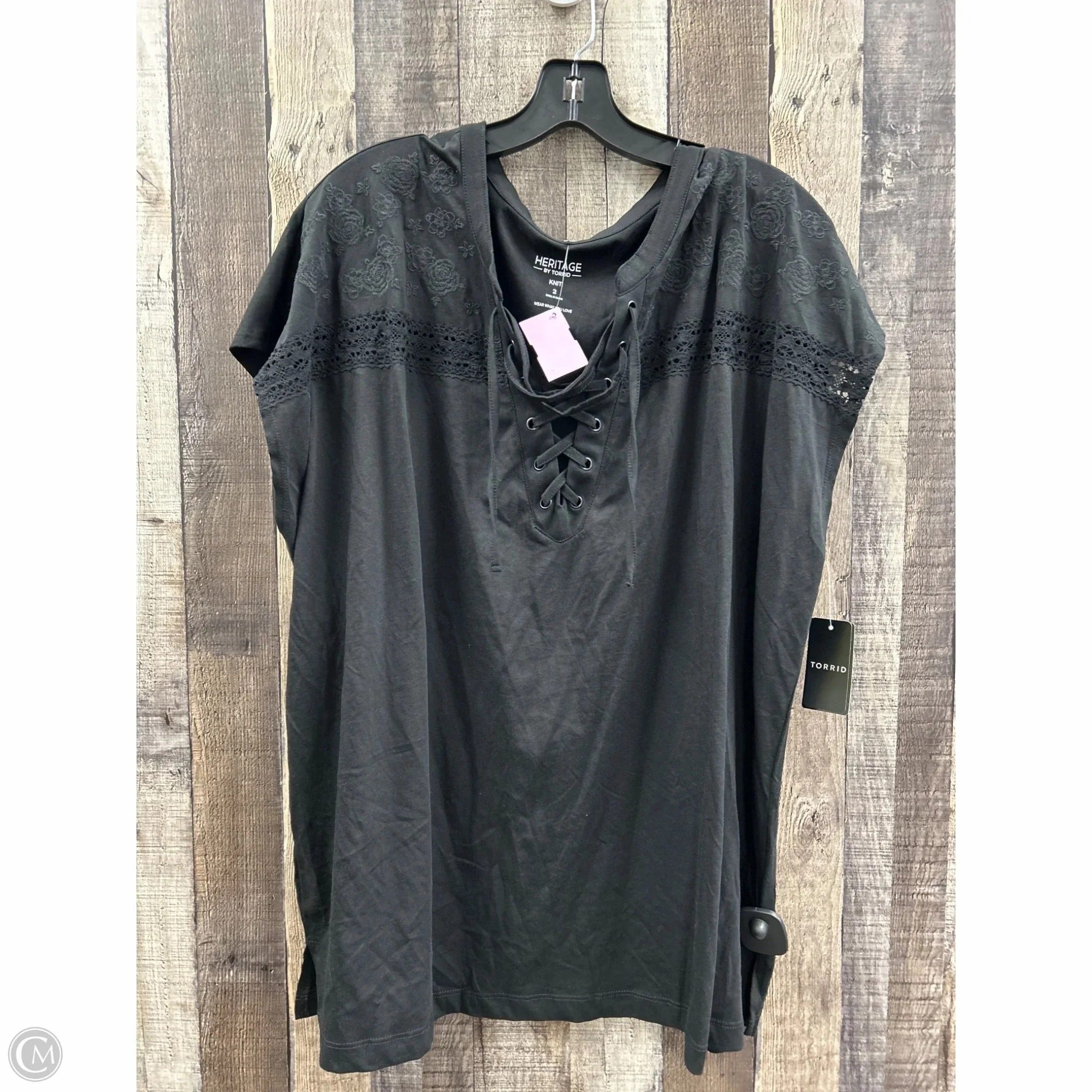 Classic and Comfy Wrinkle Free Fabric Top Short Sleeve By Torrid In Black, Size: 2x