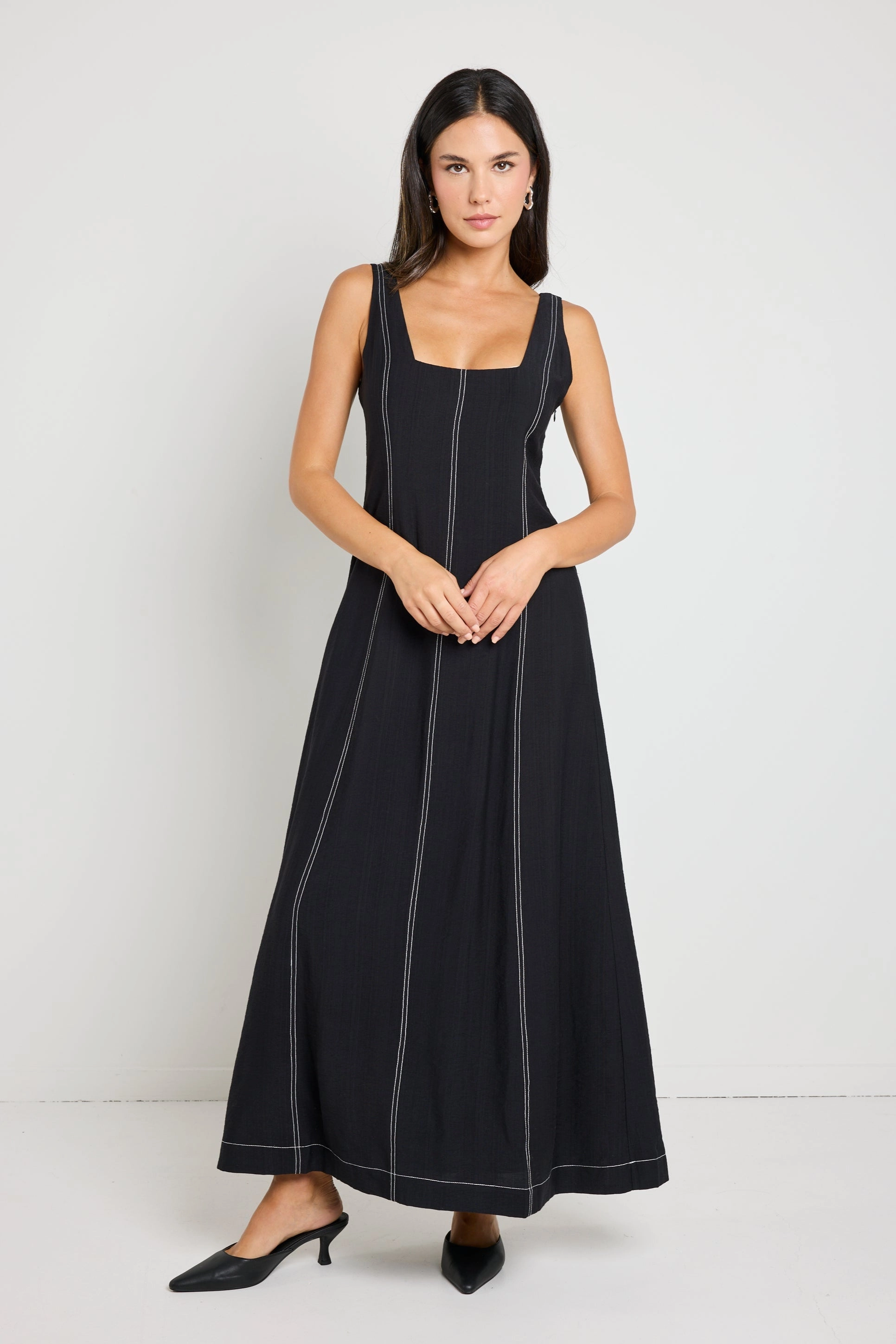 Moment Glow Soft Lines Index Black Sleeveless Square Neck Contrast Maxi dress