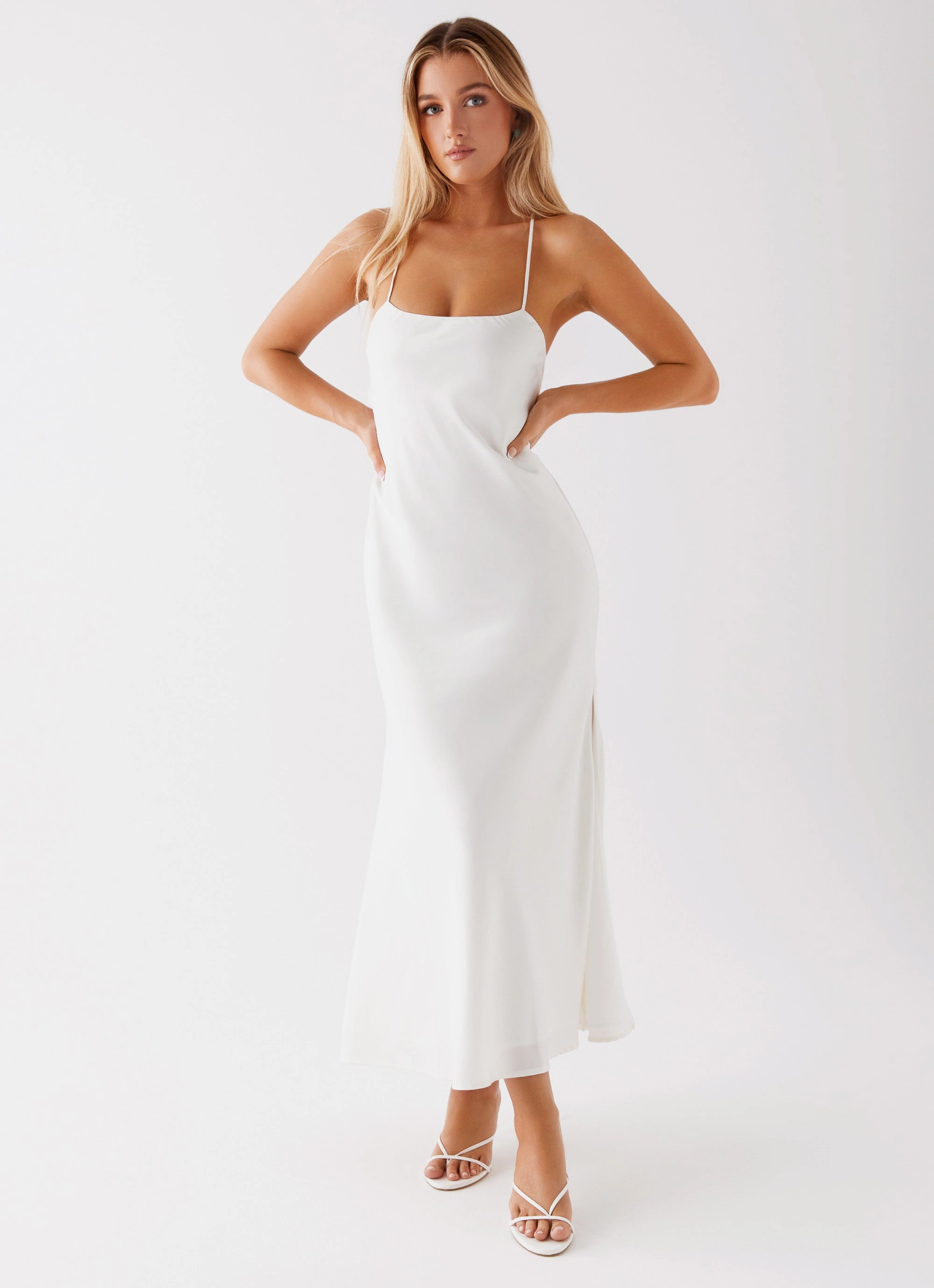 Runway Royalty Maxi Dress - White Lace Fine Basic Mood