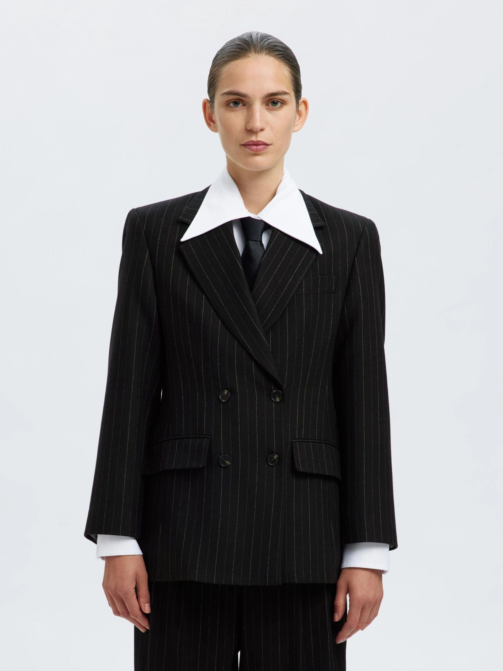 Easy Comfort SELECTED Malia Manteco Blazer in Black Pinstripe