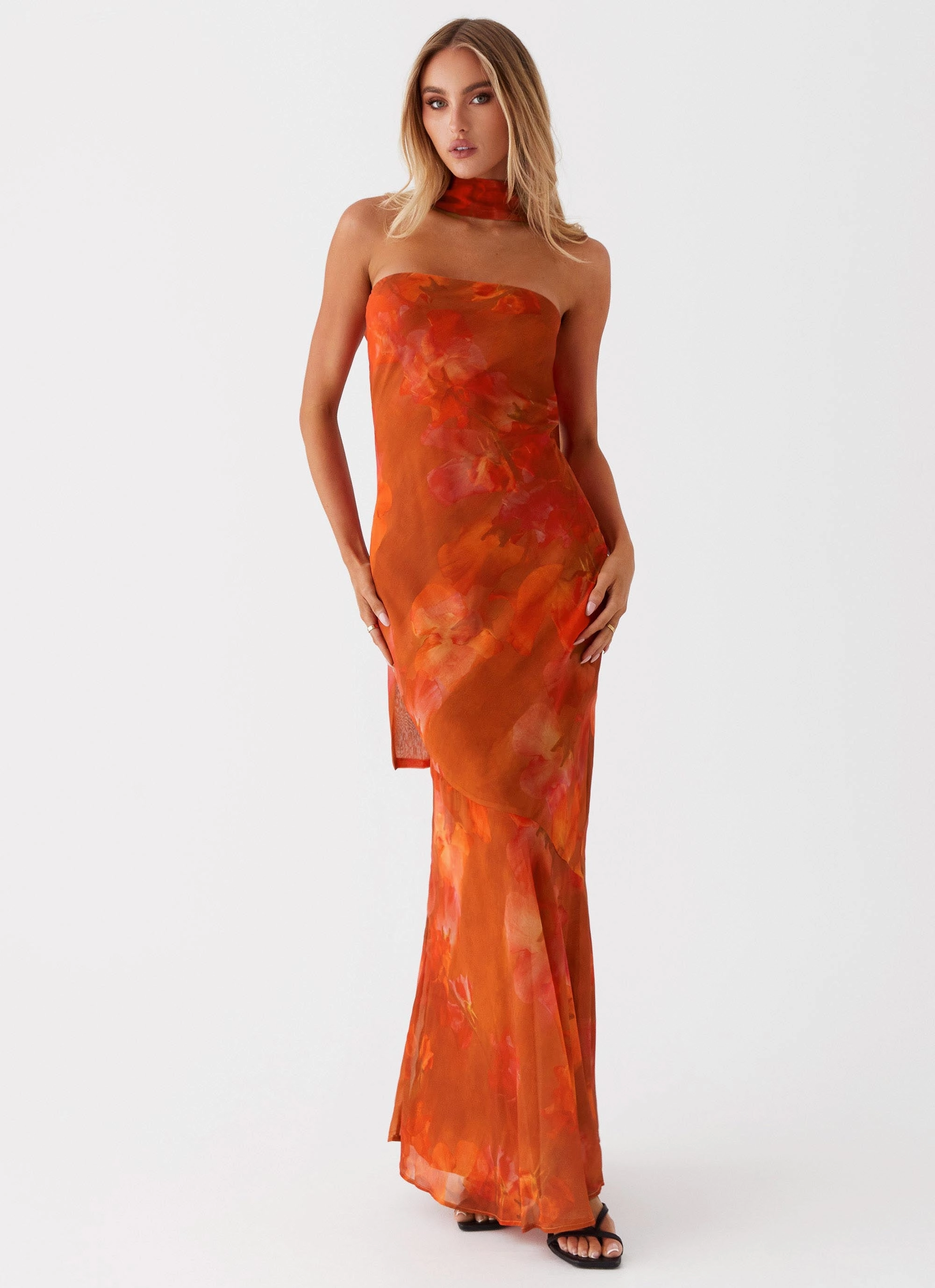 Hook-And-Eye Stylish Appeal Under The Pagoda Maxi Dress - Amber