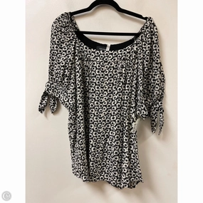 Comfy Top Top Short Sleeve By Karen Kane In Black & White, Size: 1x