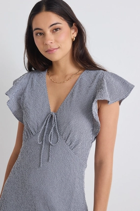 Relaxed work dress Comfy Detail Ovation Black Ditsy Gingham Flutter Ss Keyhole Tie Midi Dress