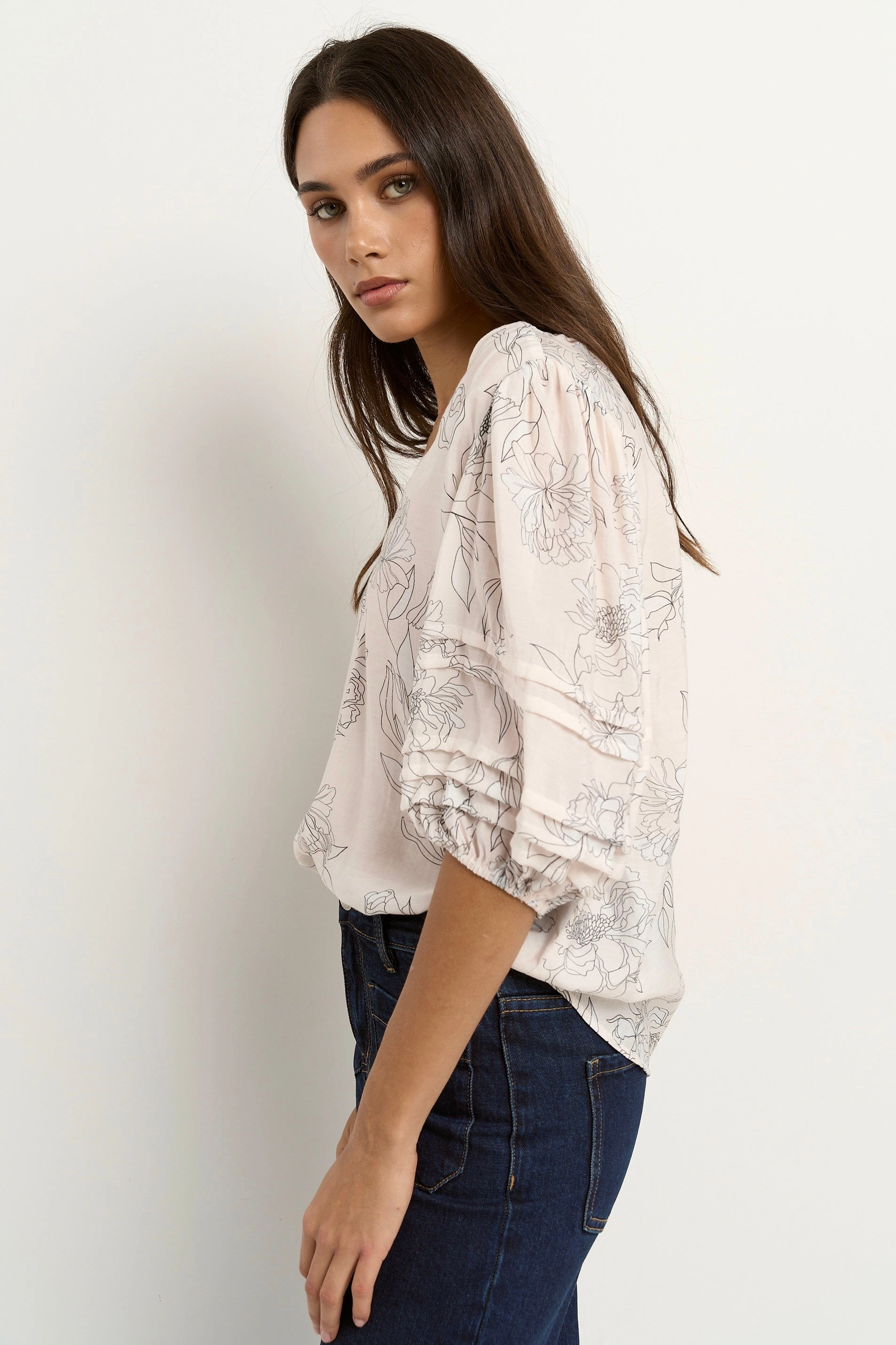 Recall Ivory Sketch Floral Pleat Sleeve Crew Top VNeck Style